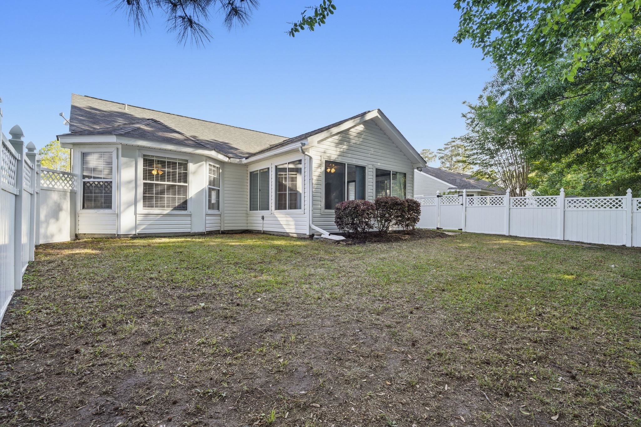 582 Bridgeport Dr. Property Photo 28