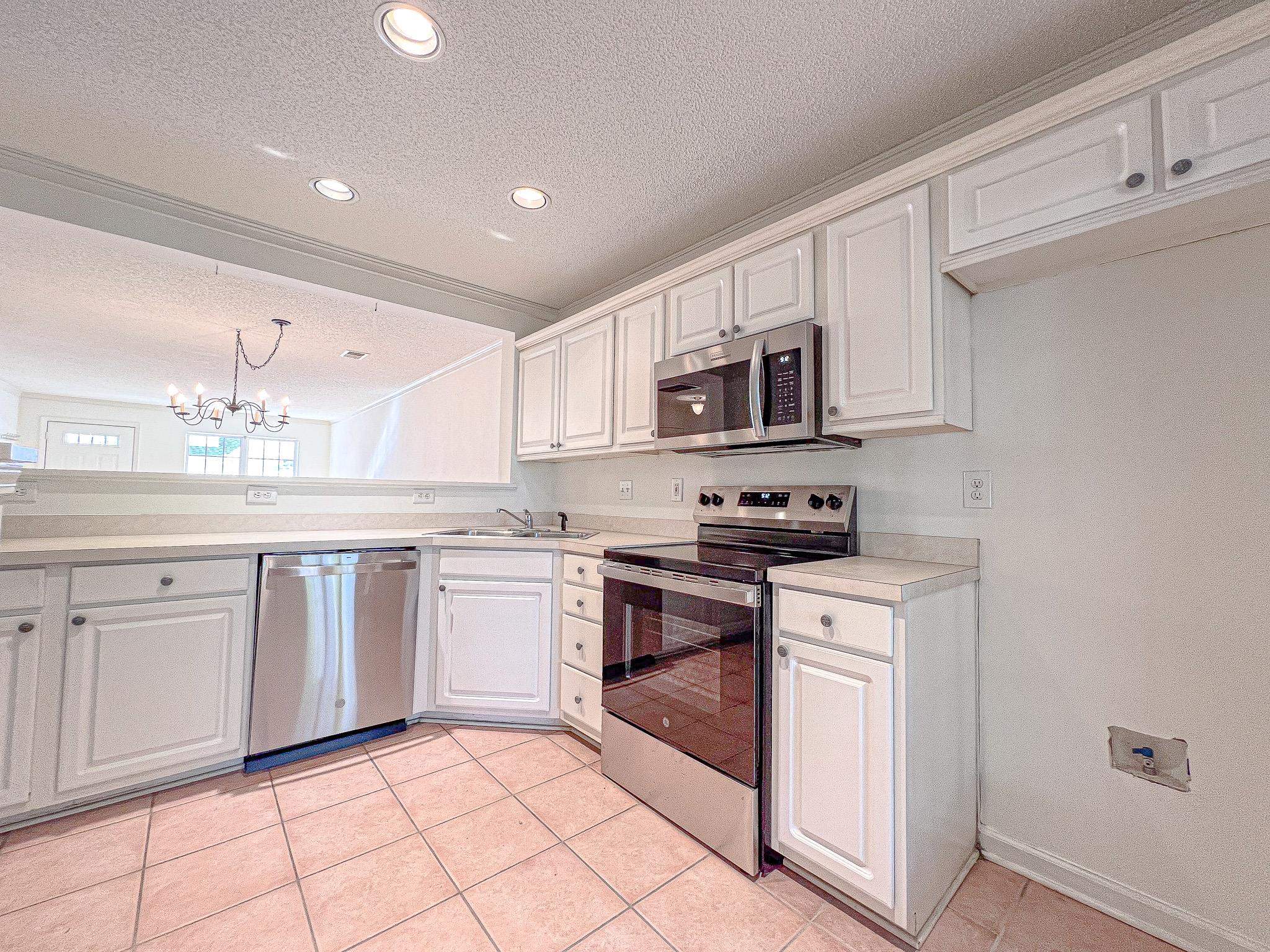 113 Pembroke Pl. Property Photo 8