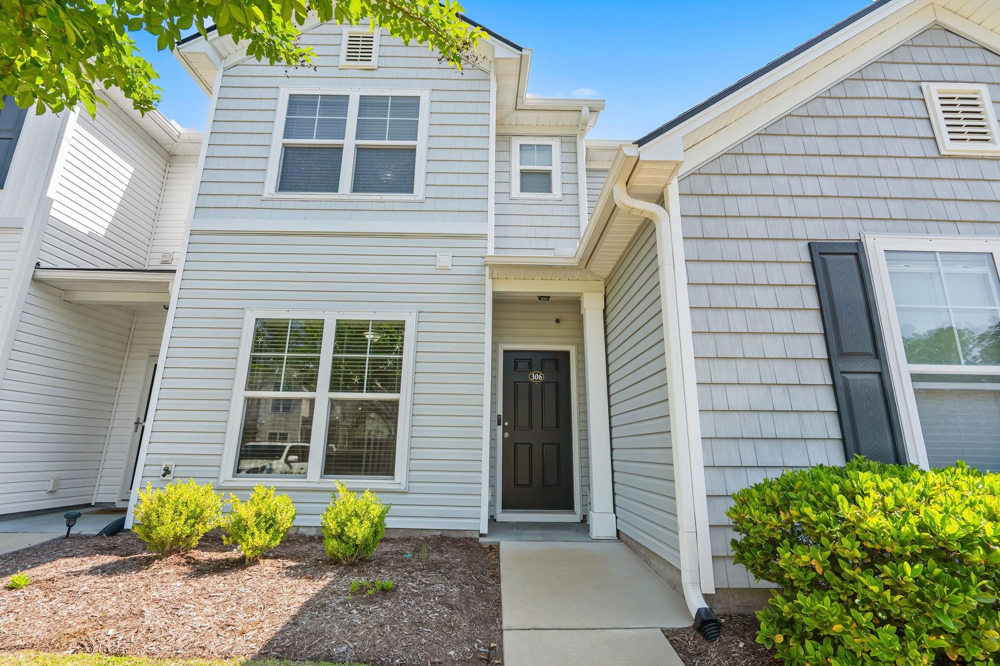 306 Castle Dr. Property Photo 3