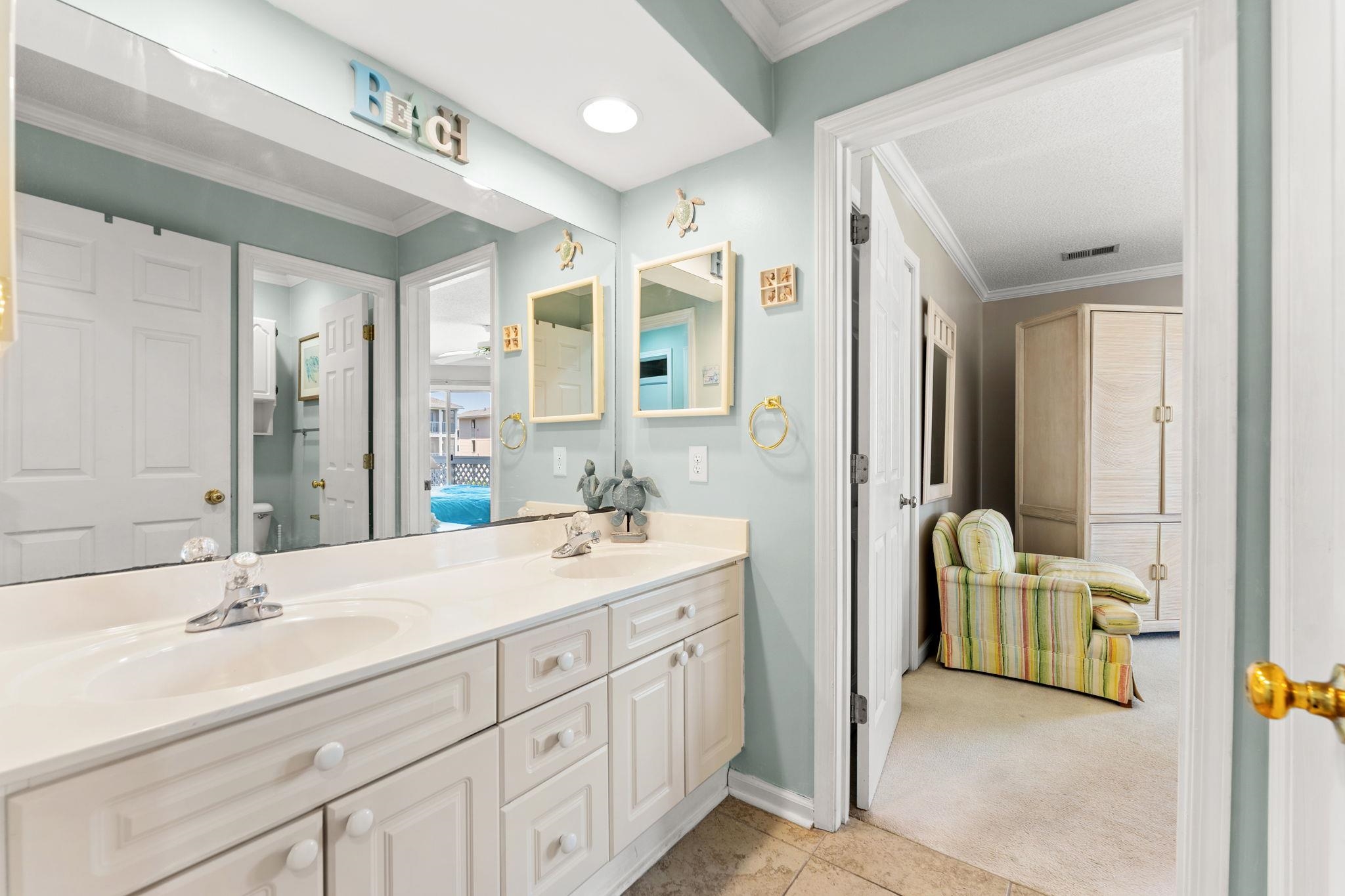300 Shorehaven Dr. Property Photo 14