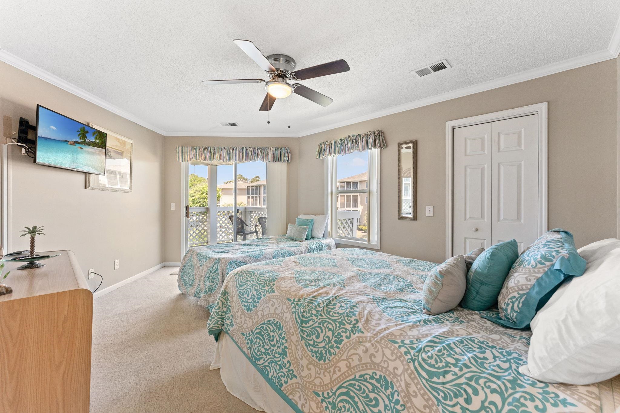 300 Shorehaven Dr. Property Photo 16