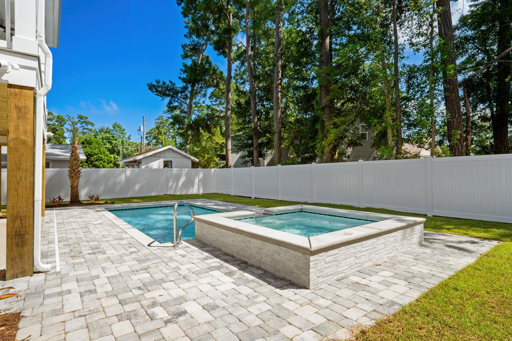 1027 Hickory Dr. Property Photo 32