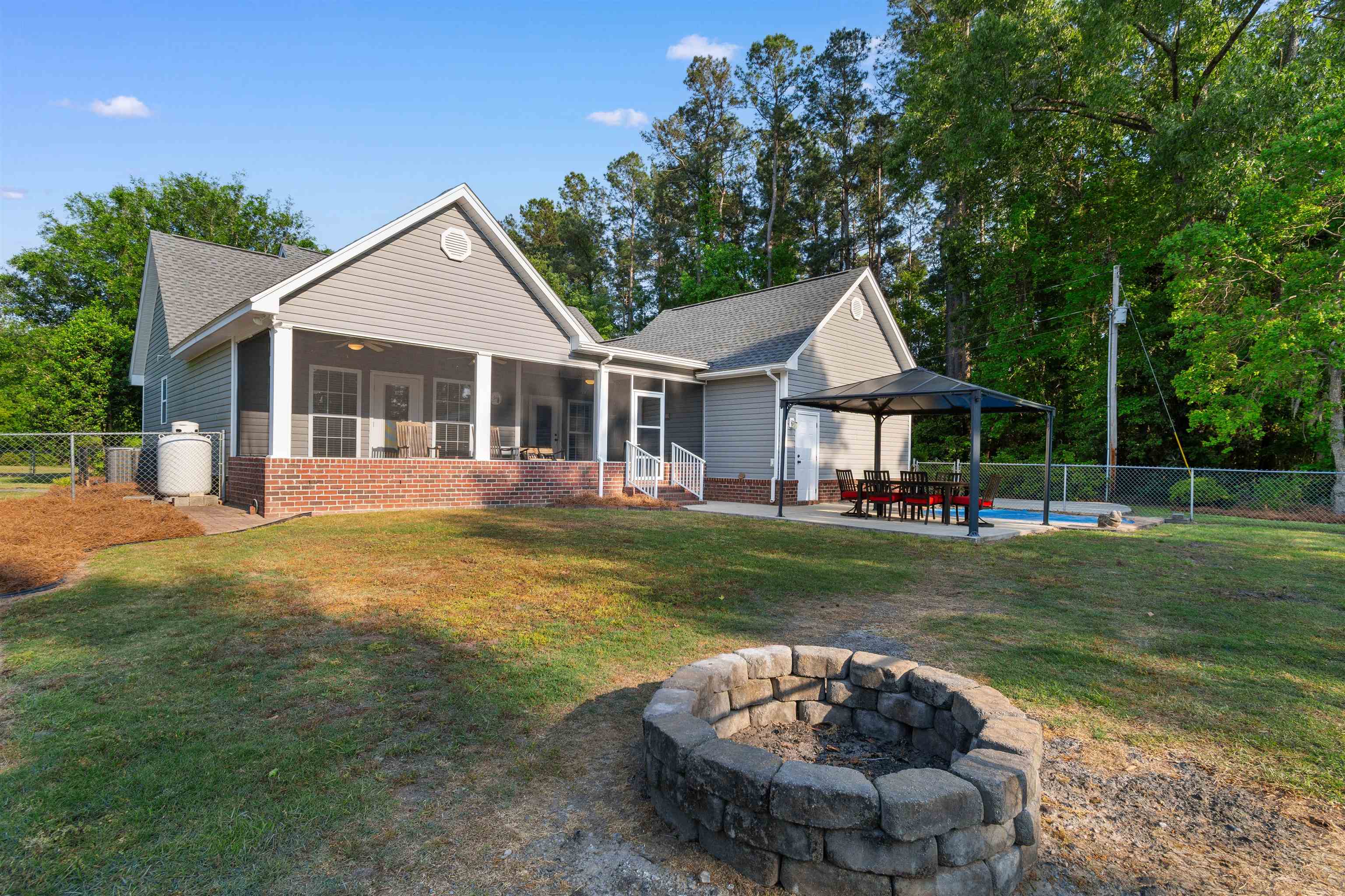 1884 Clarence Dr. Property Photo 1