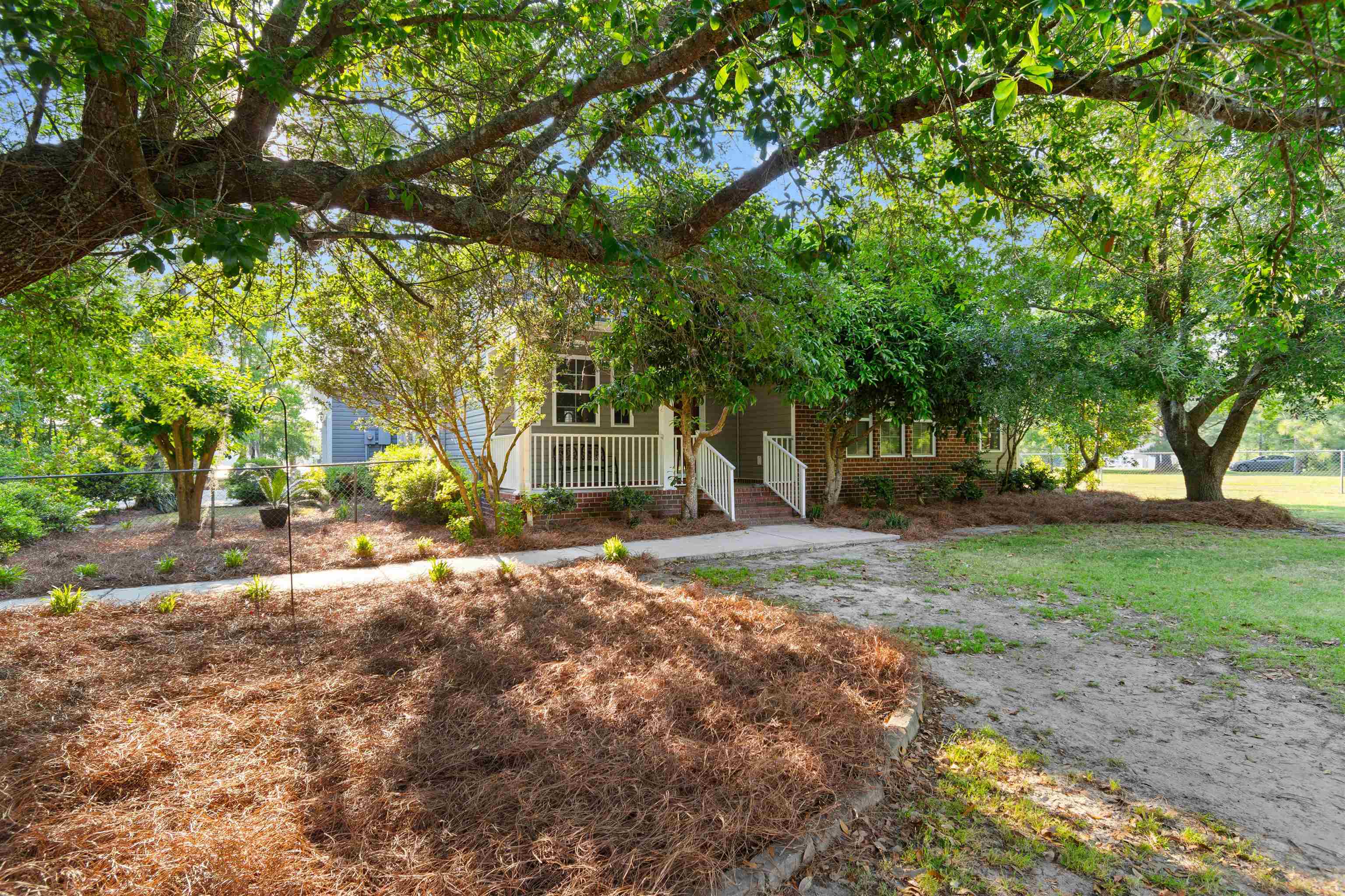 1884 Clarence Dr. Property Photo 46