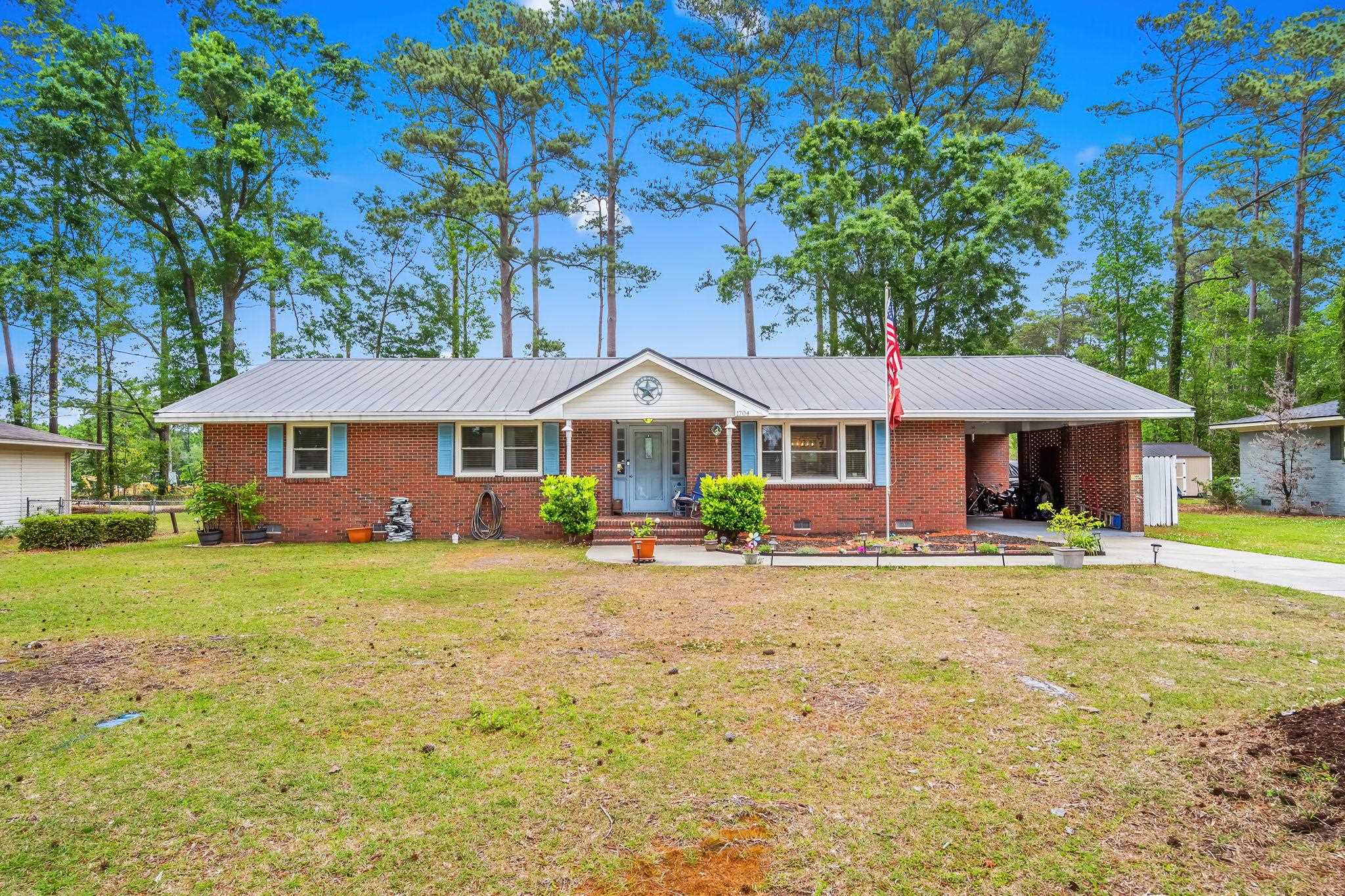 1704 Sherwood Dr. Property Photo 1