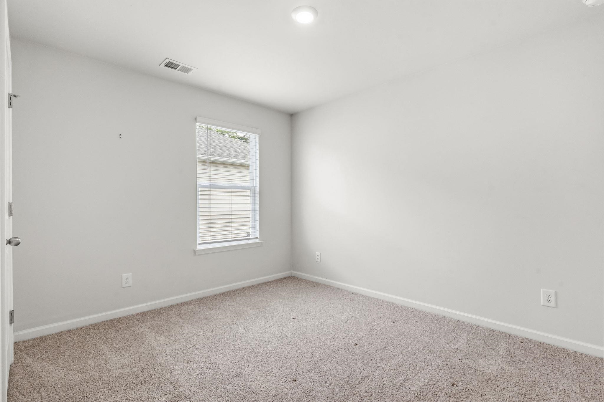 392 Spruce Pine Way Property Photo 6