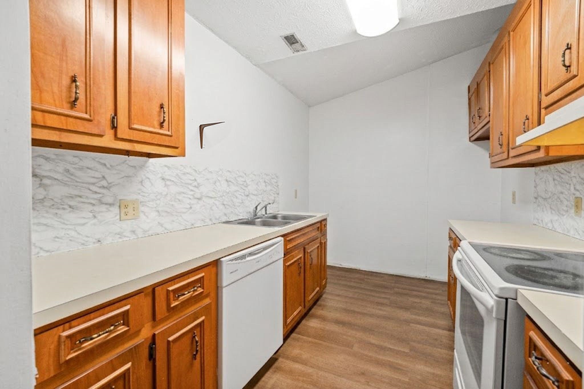 887 Pinner Pl. Property Photo 8