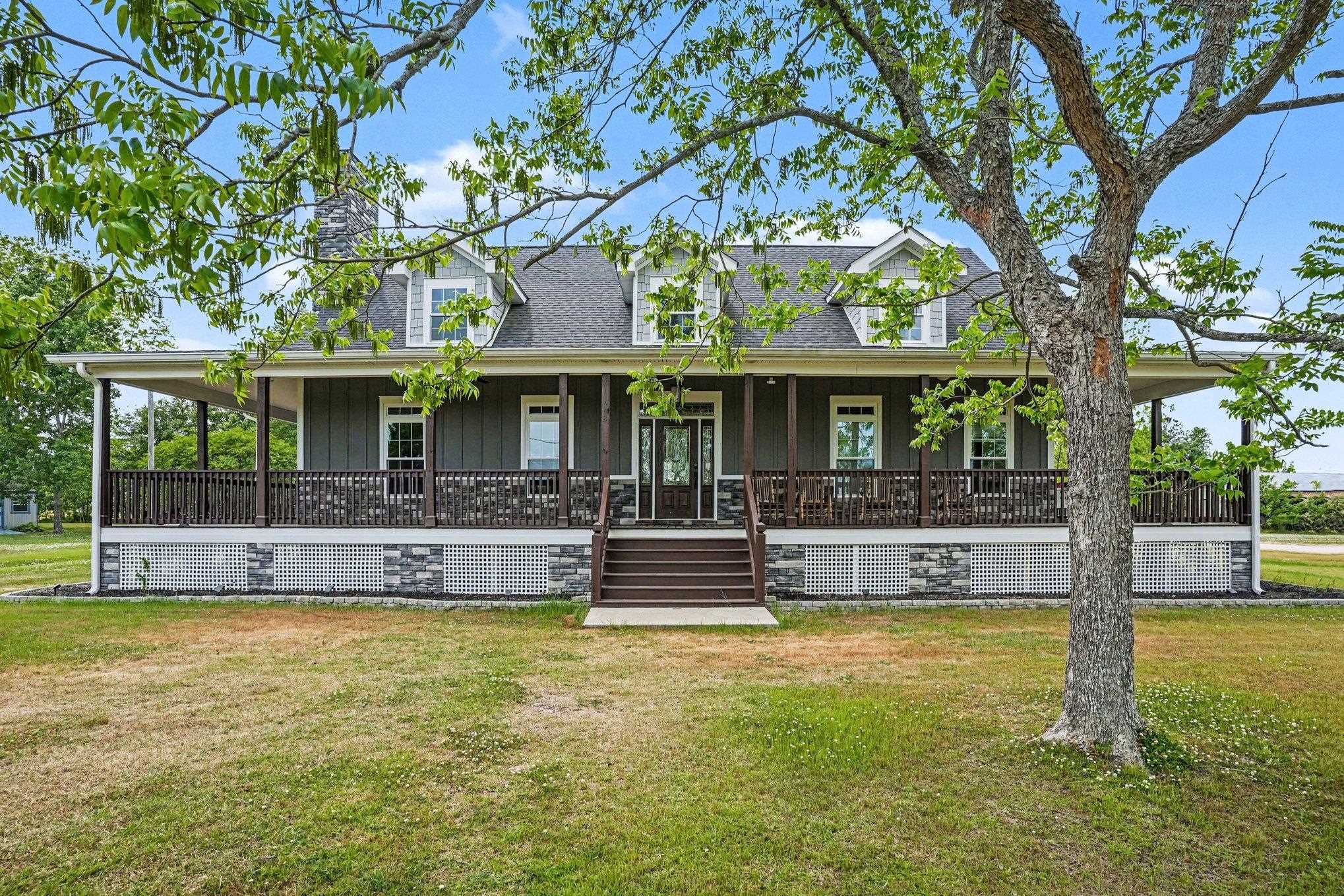 942 Meadow Dr. Property Photo 2