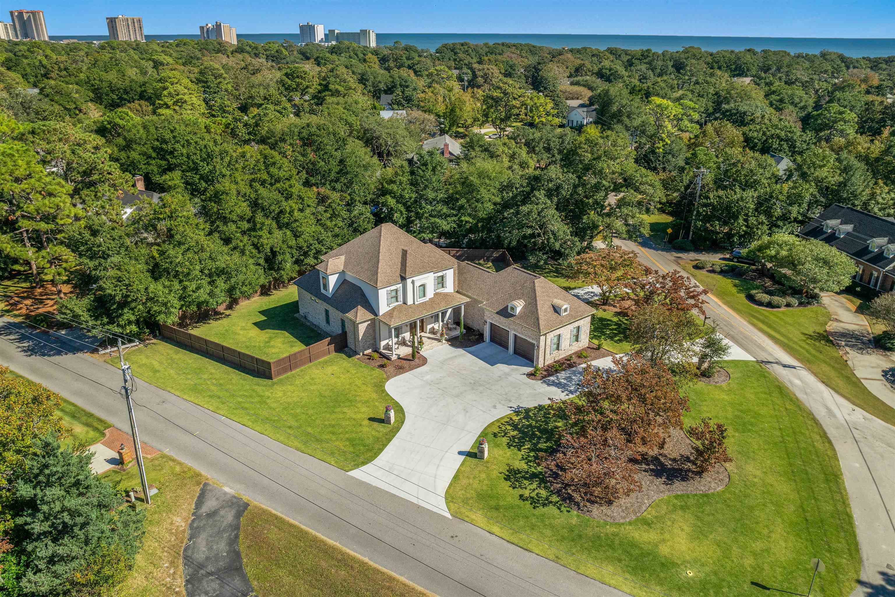 404 Club Dr. Property Photo 3