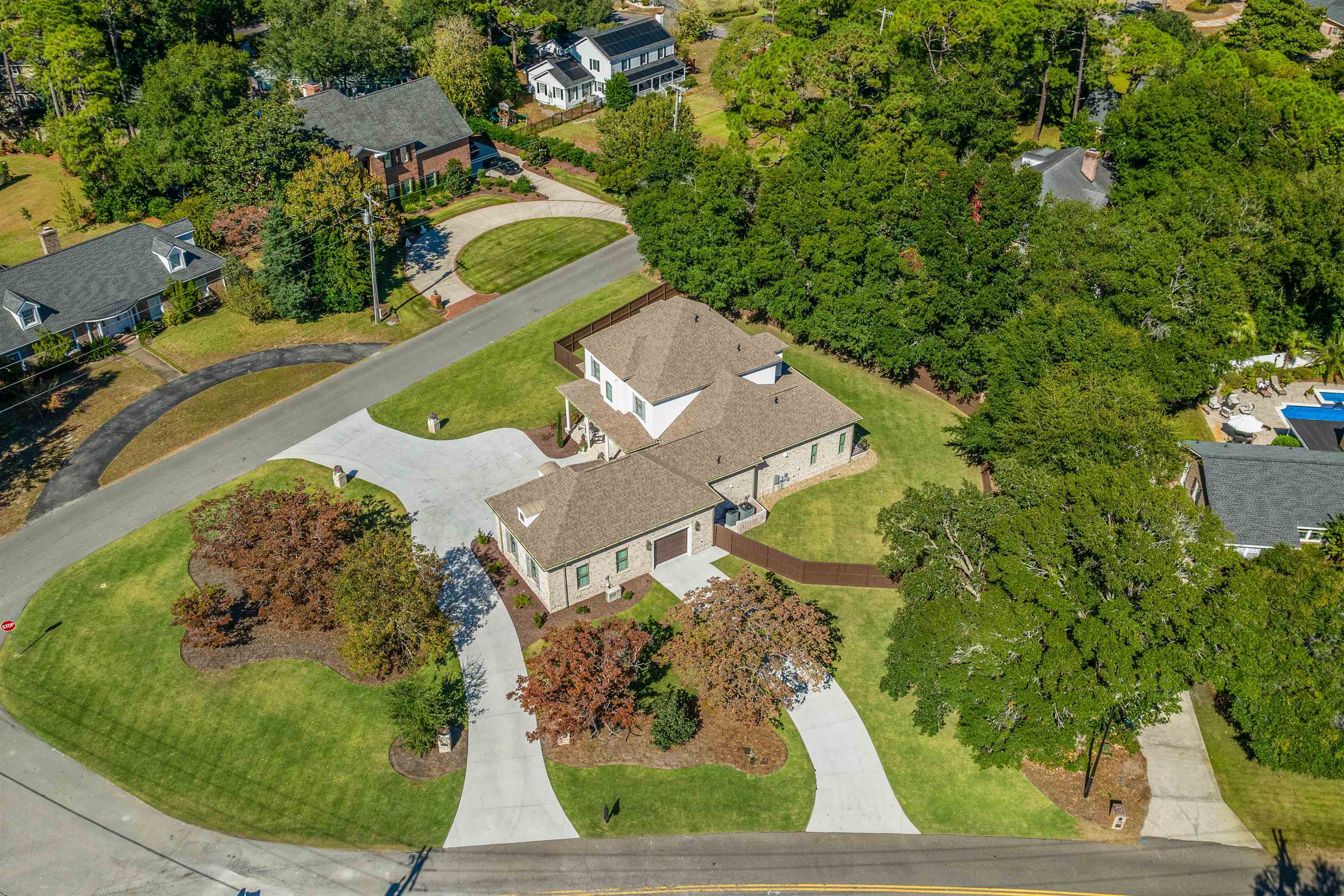404 Club Dr. Property Photo 5