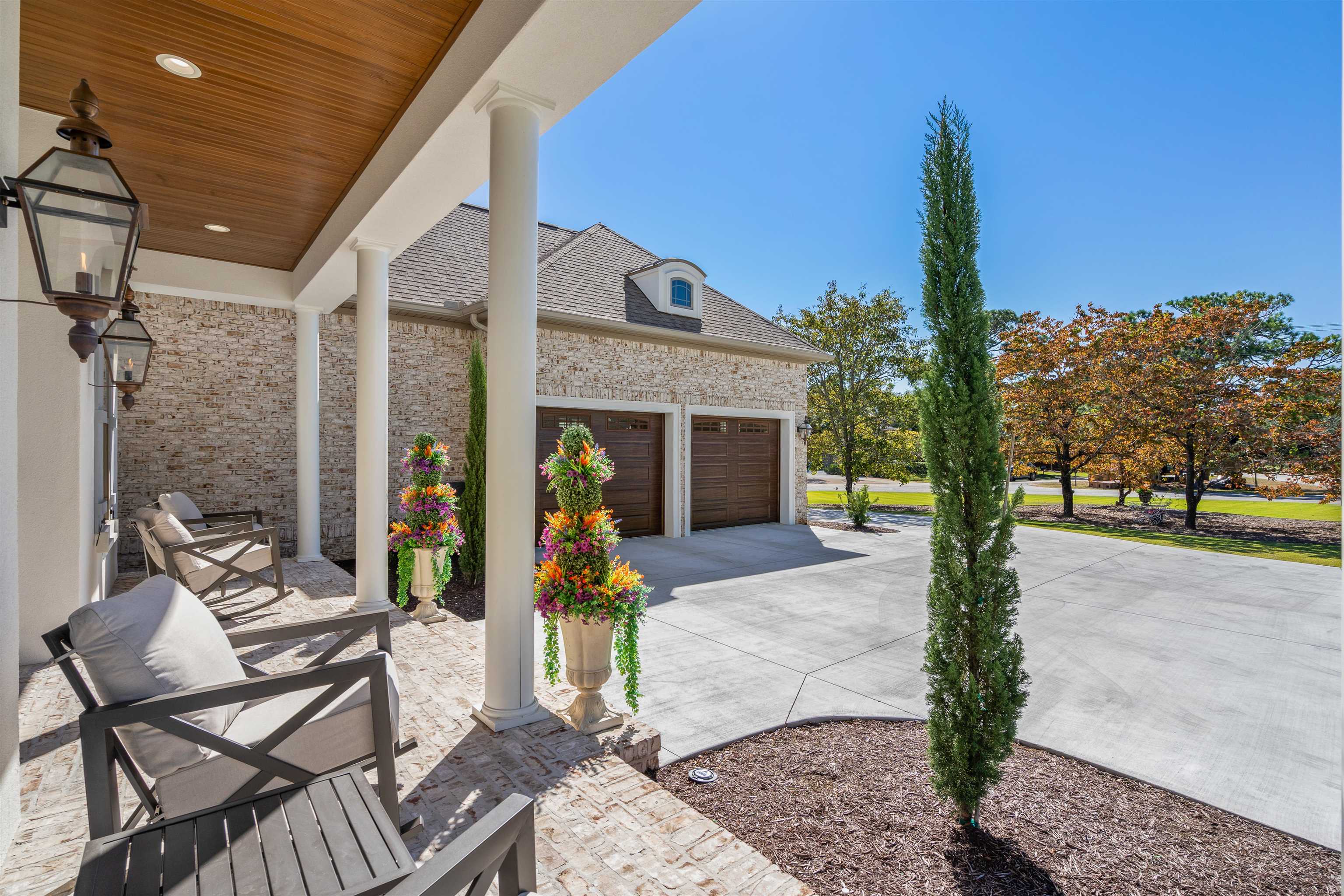 404 Club Dr. Property Photo 6