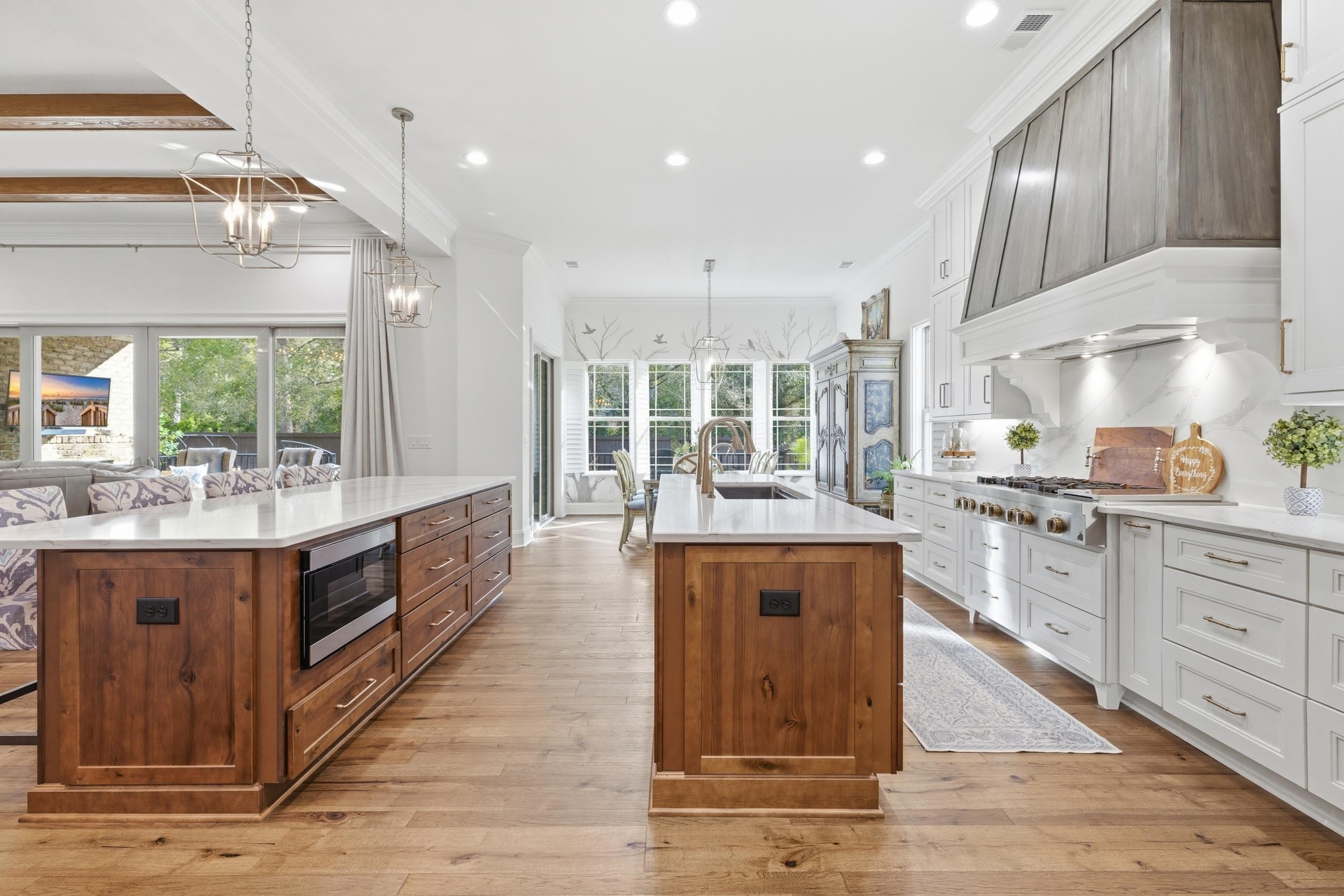 404 Club Dr. Property Photo 11