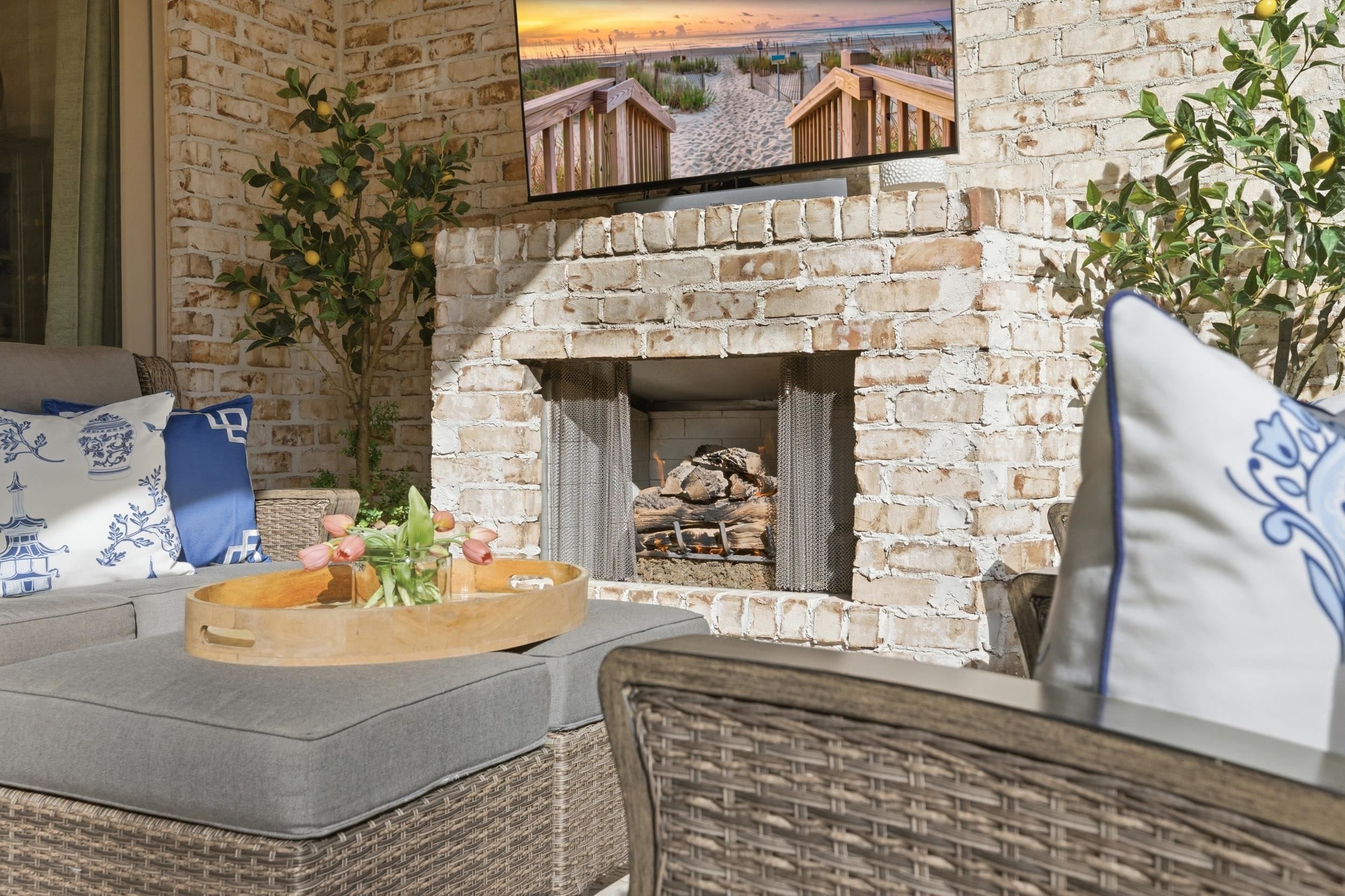 404 Club Dr. Property Photo 23