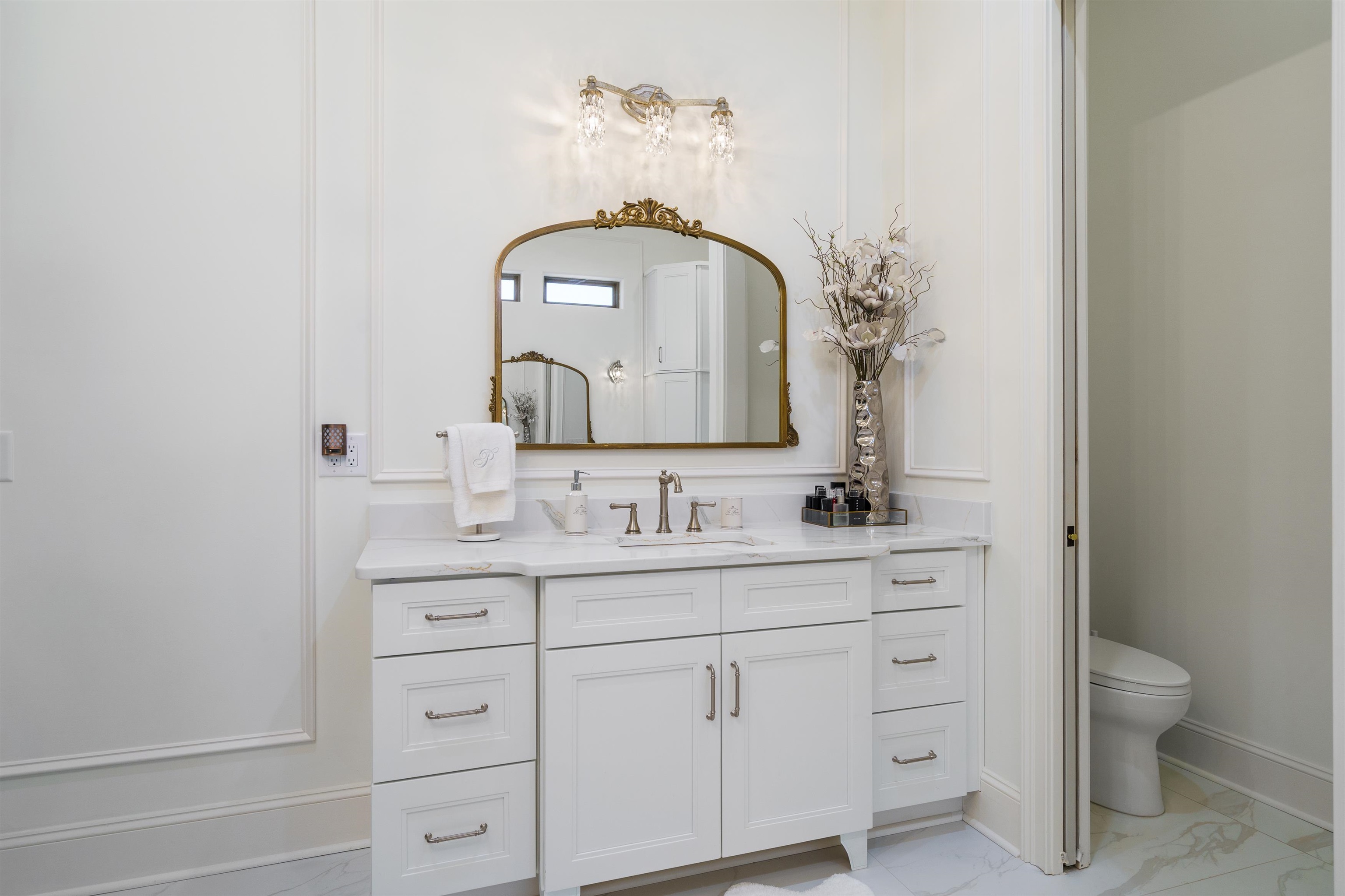 404 Club Dr. Property Photo 28