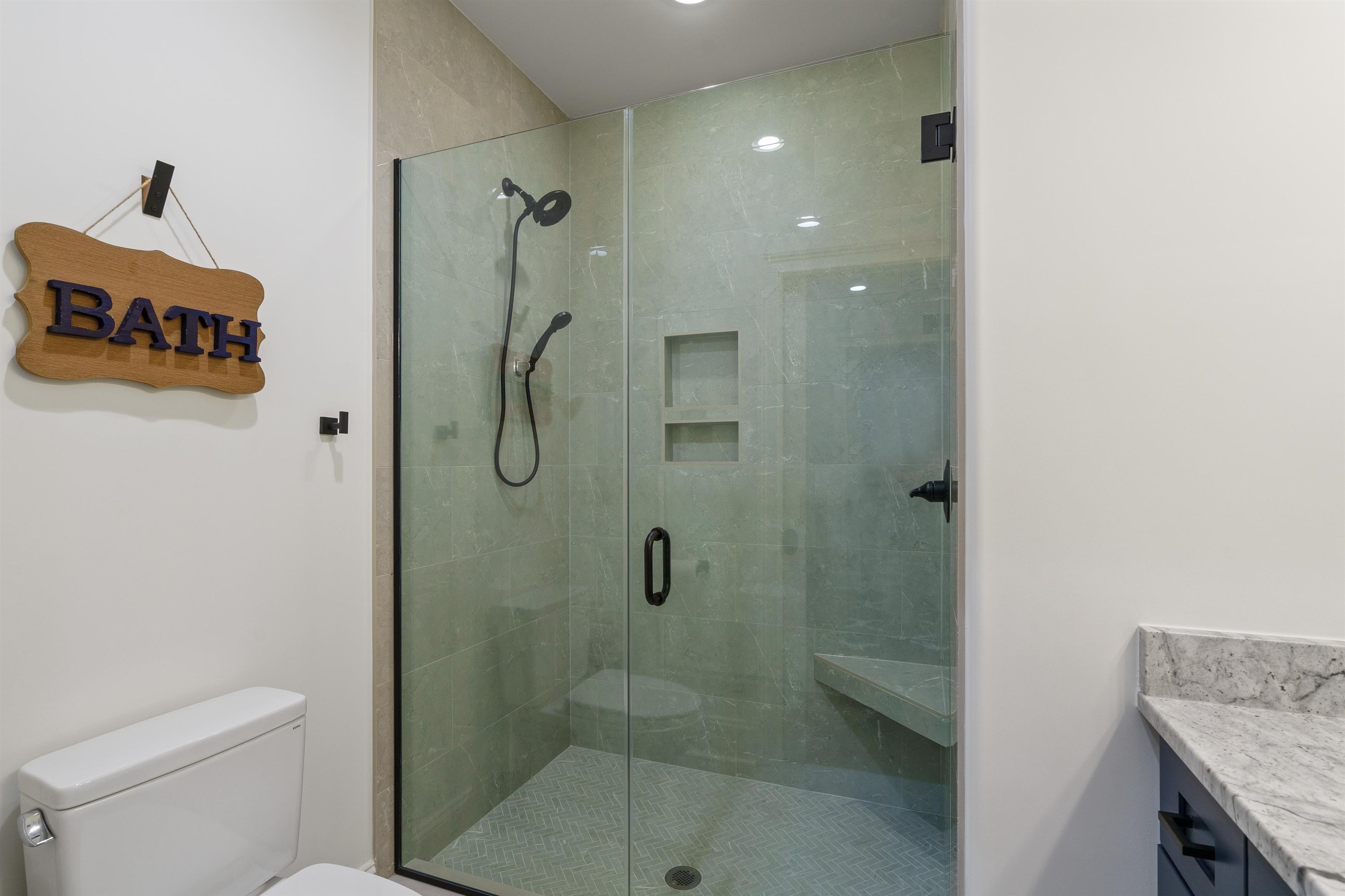 404 Club Dr. Property Photo 42