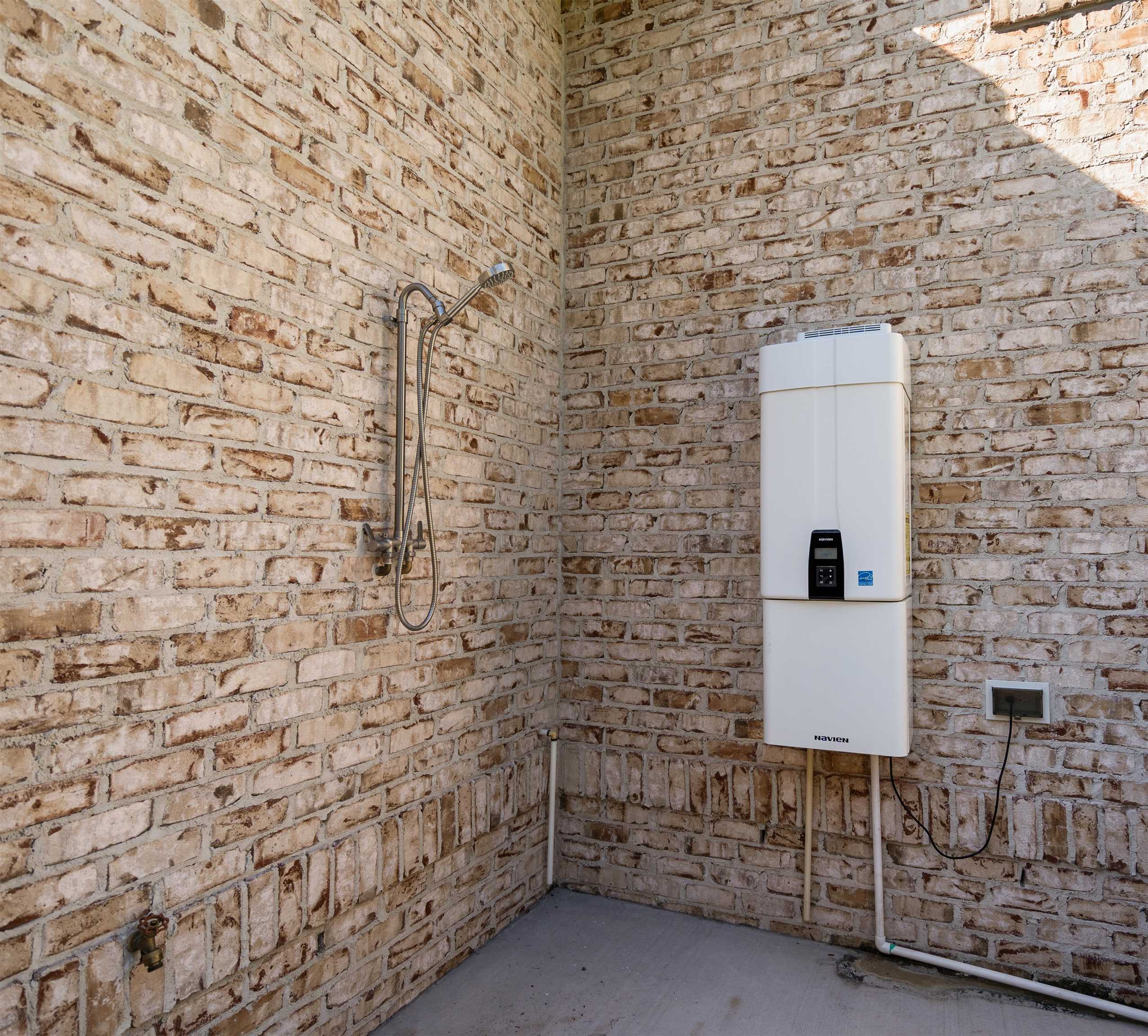 404 Club Dr. Property Photo 53