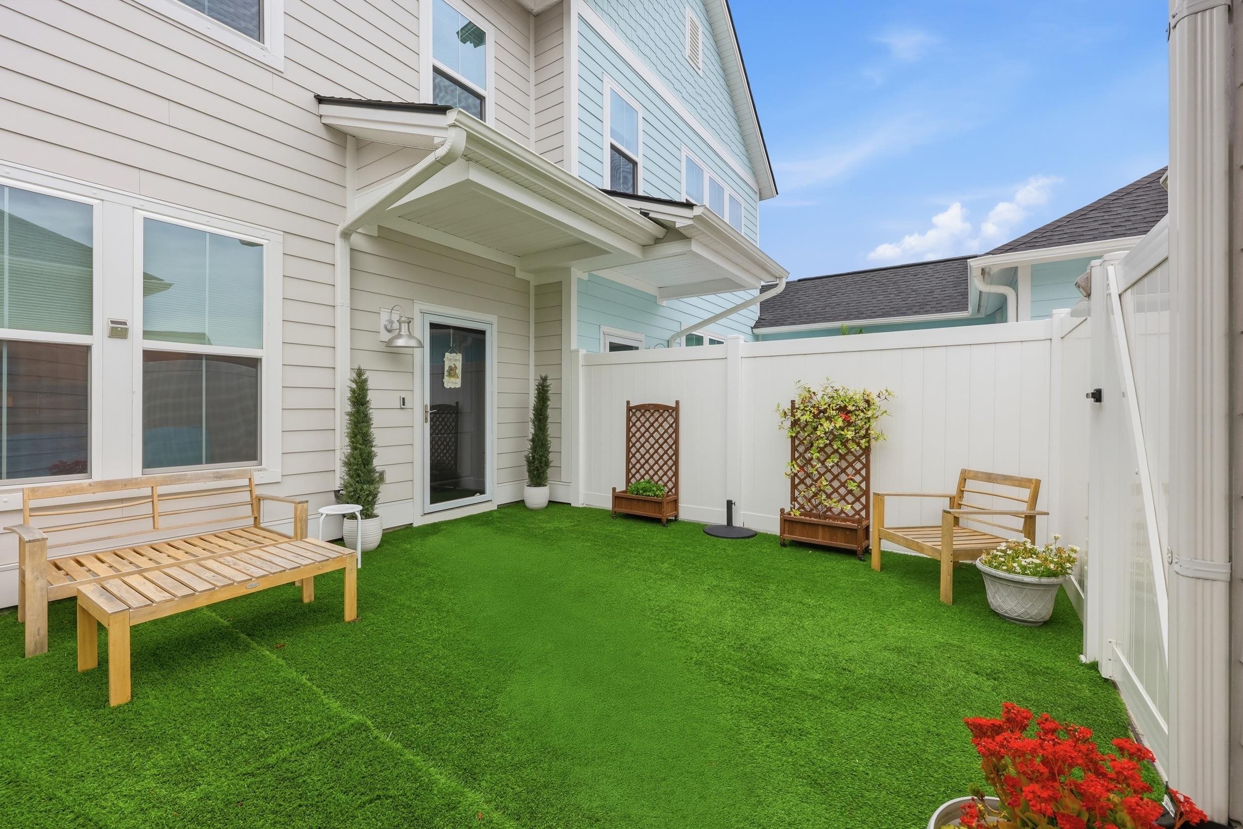 5354 Knobcone Loop Property Photo 3