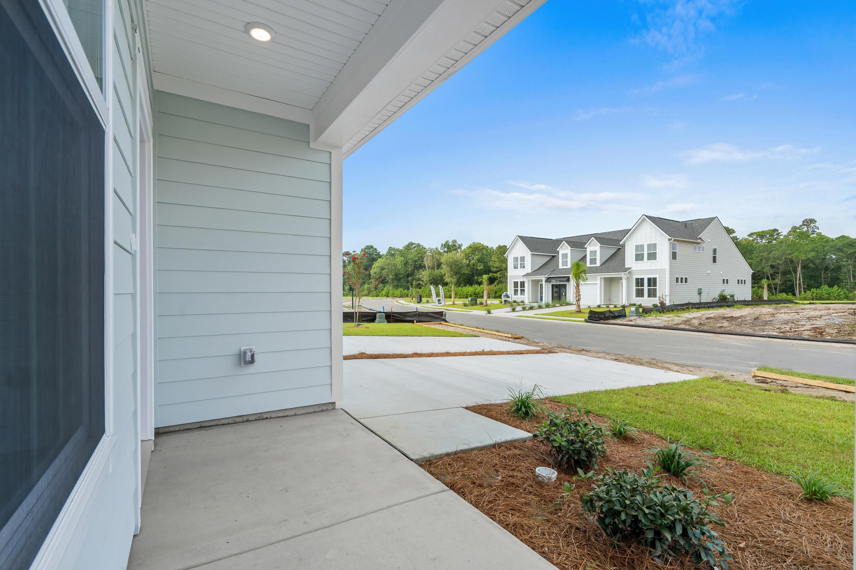 2720 Summer Breeze Ln Property Photo 3