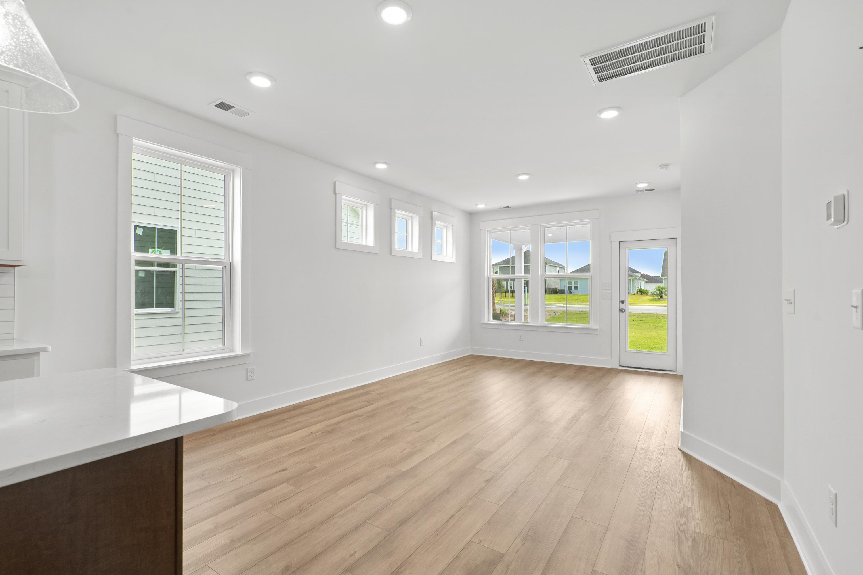 2720 Summer Breeze Ln Property Photo 6