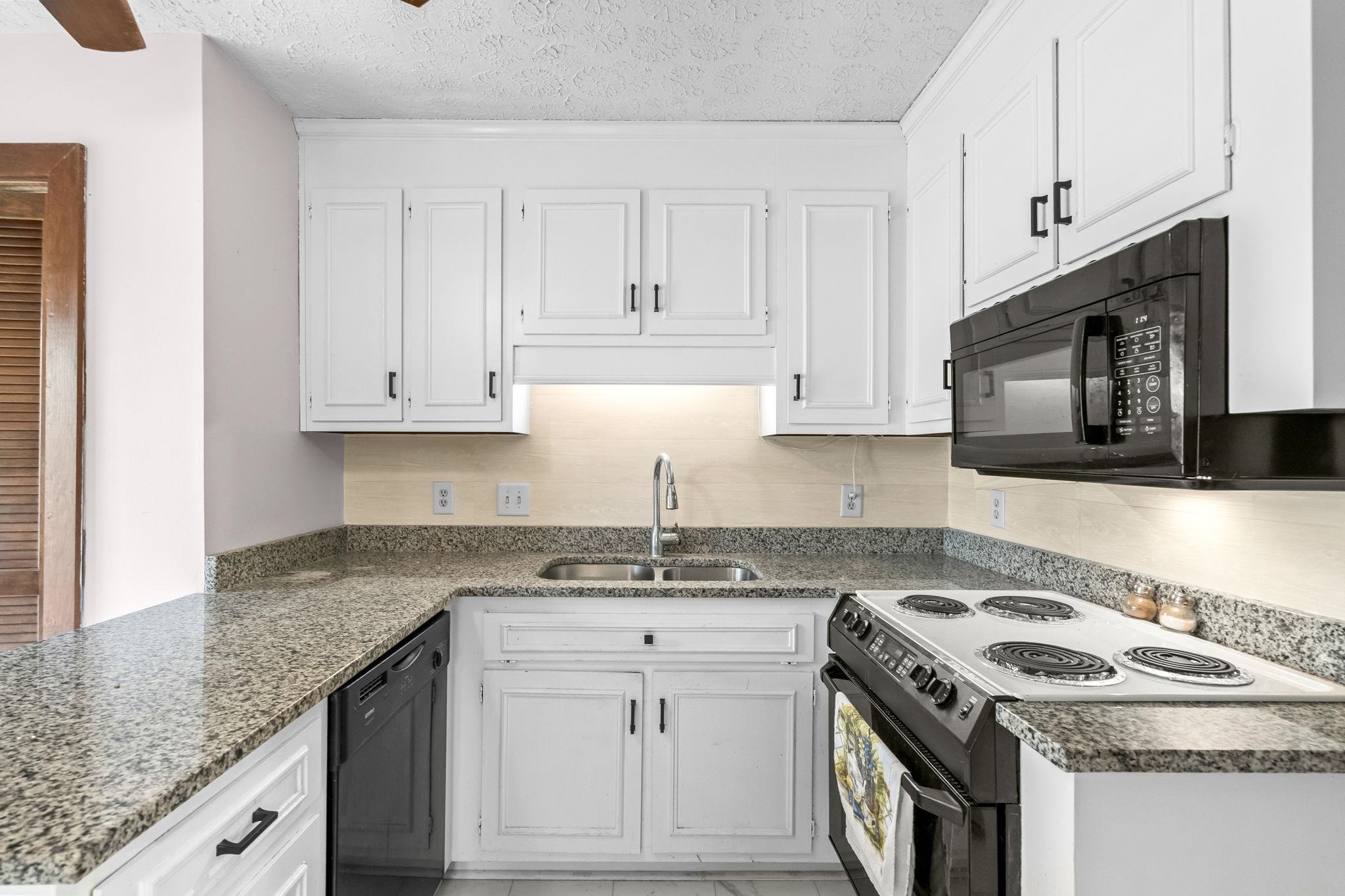 404 N 72nd Ave. Property Photo 13