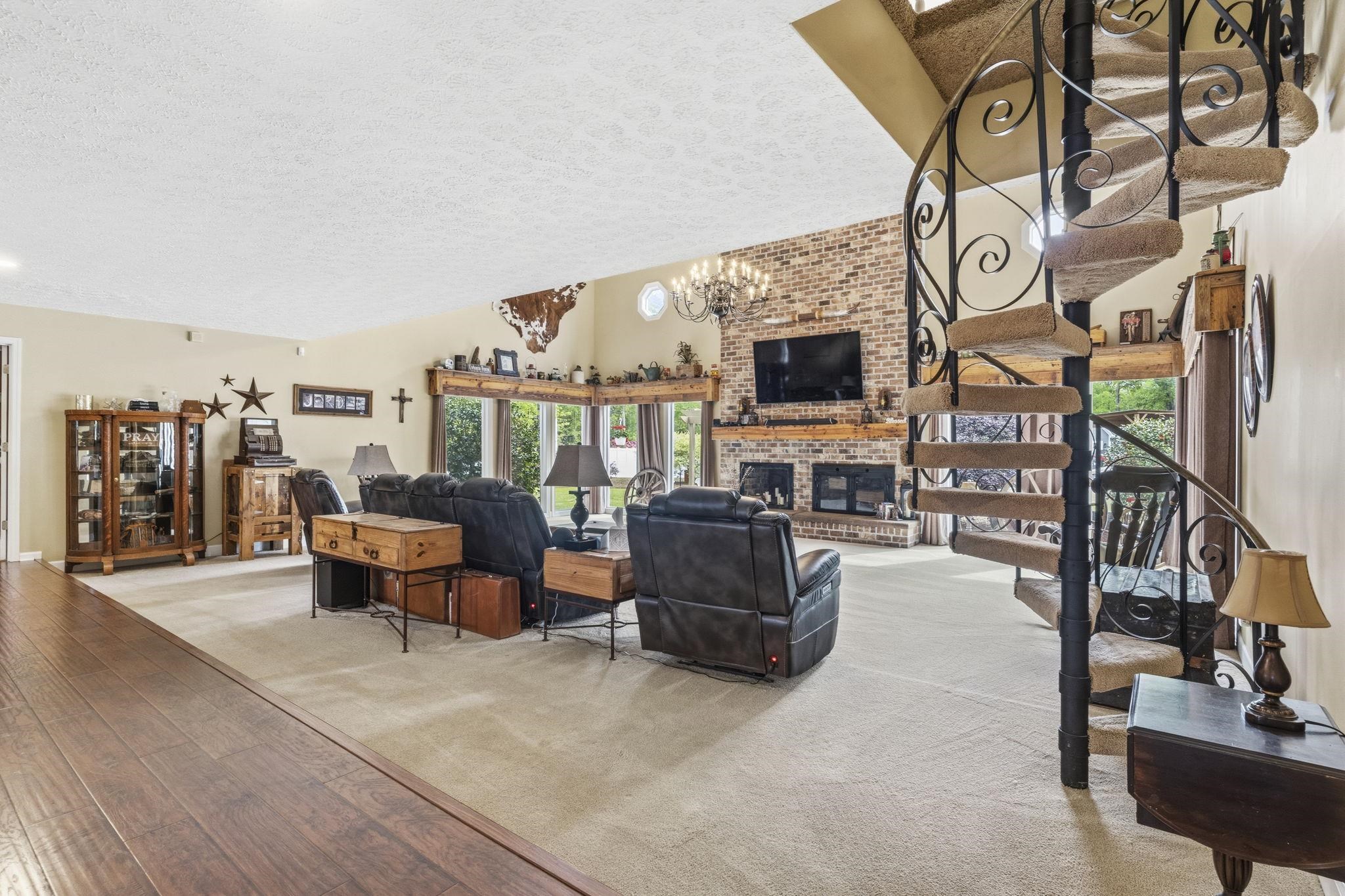 3725 Willow Springs Rd. Property Photo 10