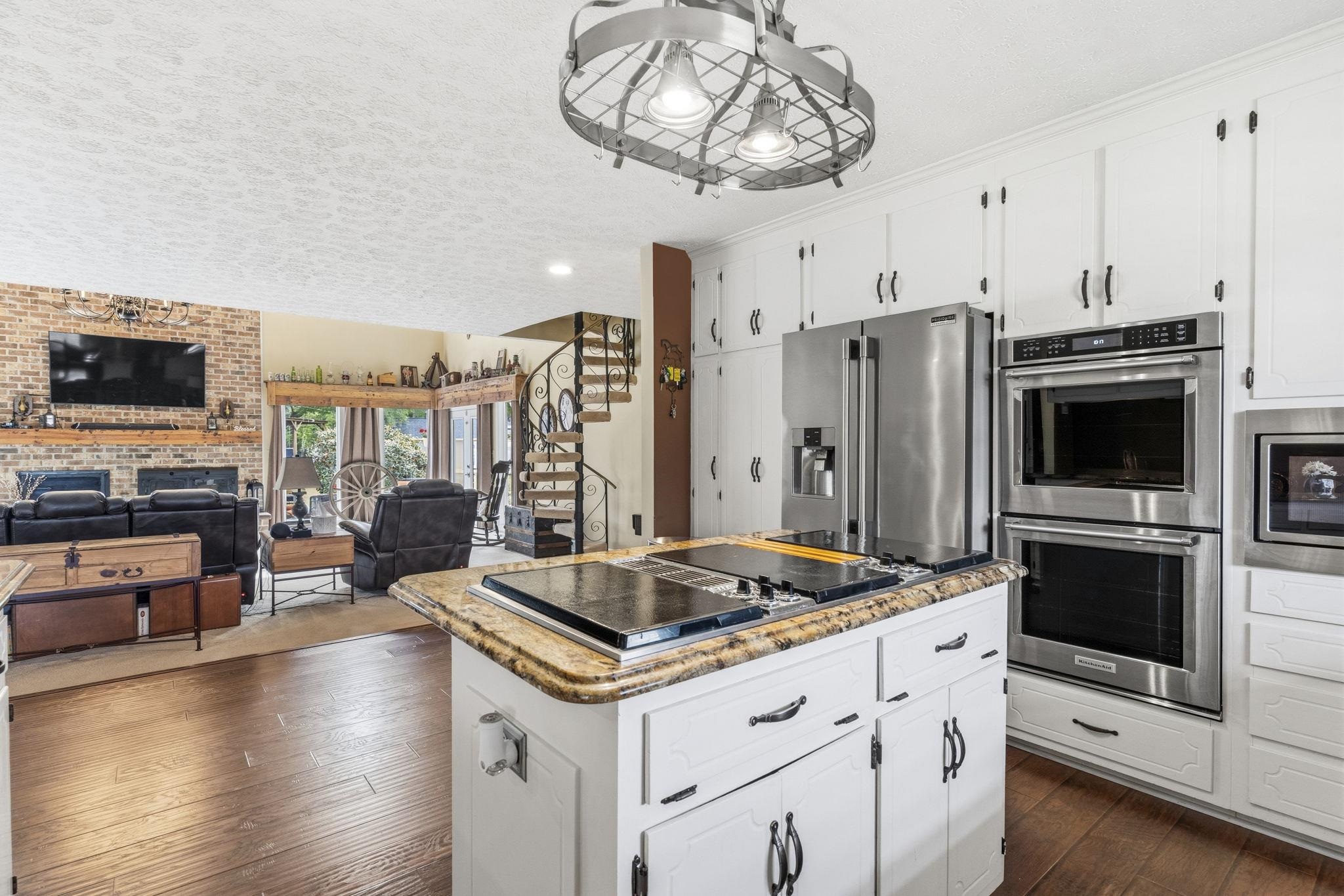 3725 Willow Springs Rd. Property Photo 13