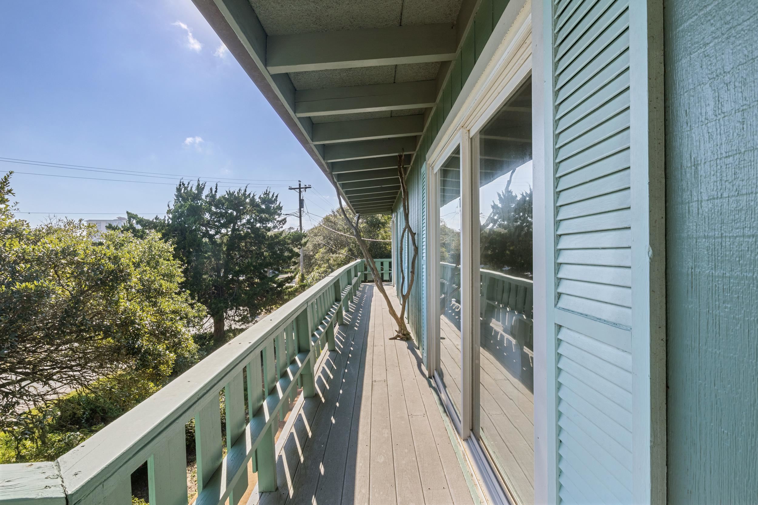 1000 Strand Ave. Property Photo 22
