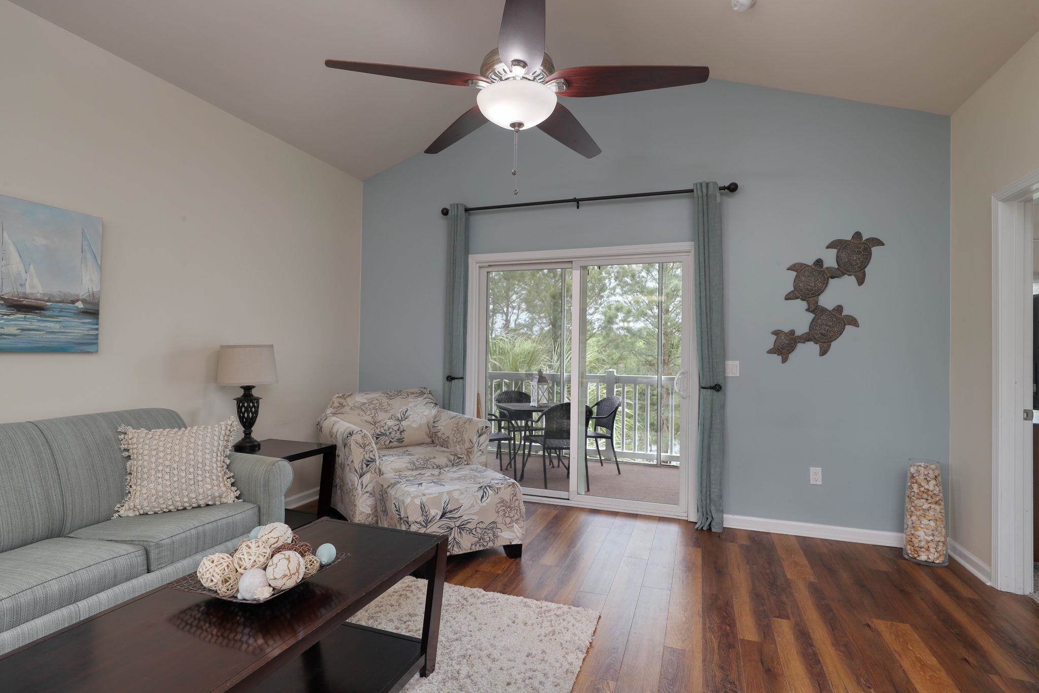 6253 Catalina Dr. Property Photo 12
