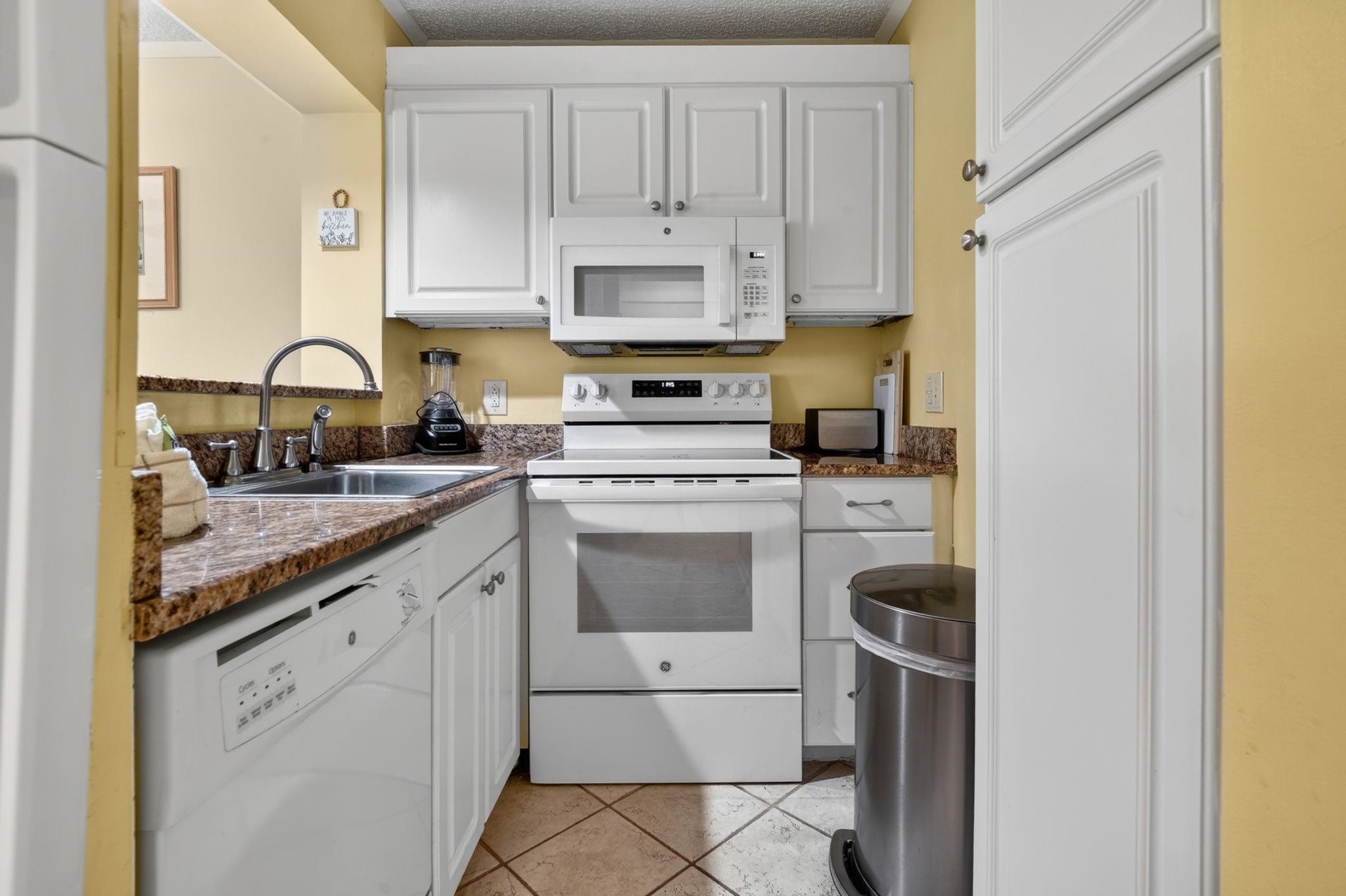 415 Ocean Creek Dr. Property Photo 6