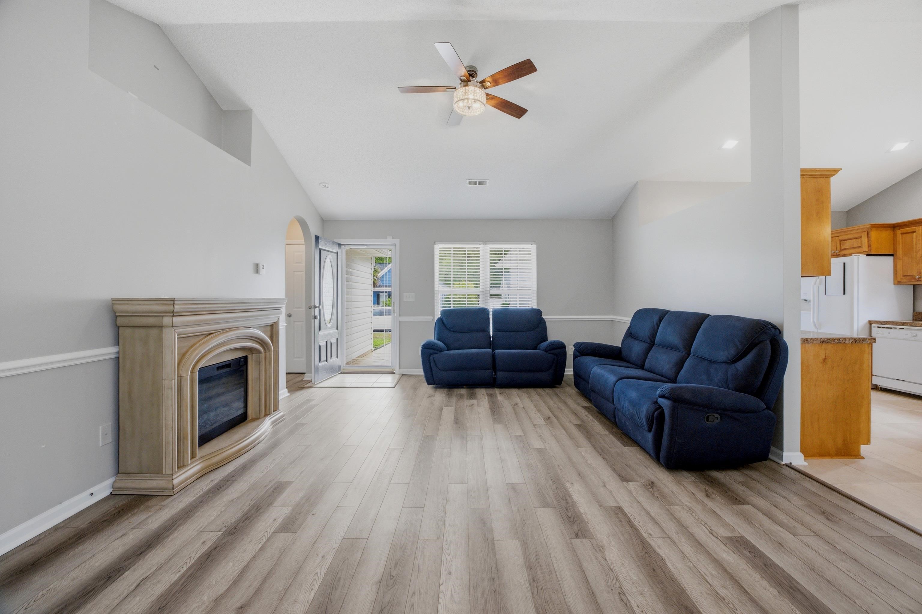 2707 Woodcreek Ln. Property Photo 4