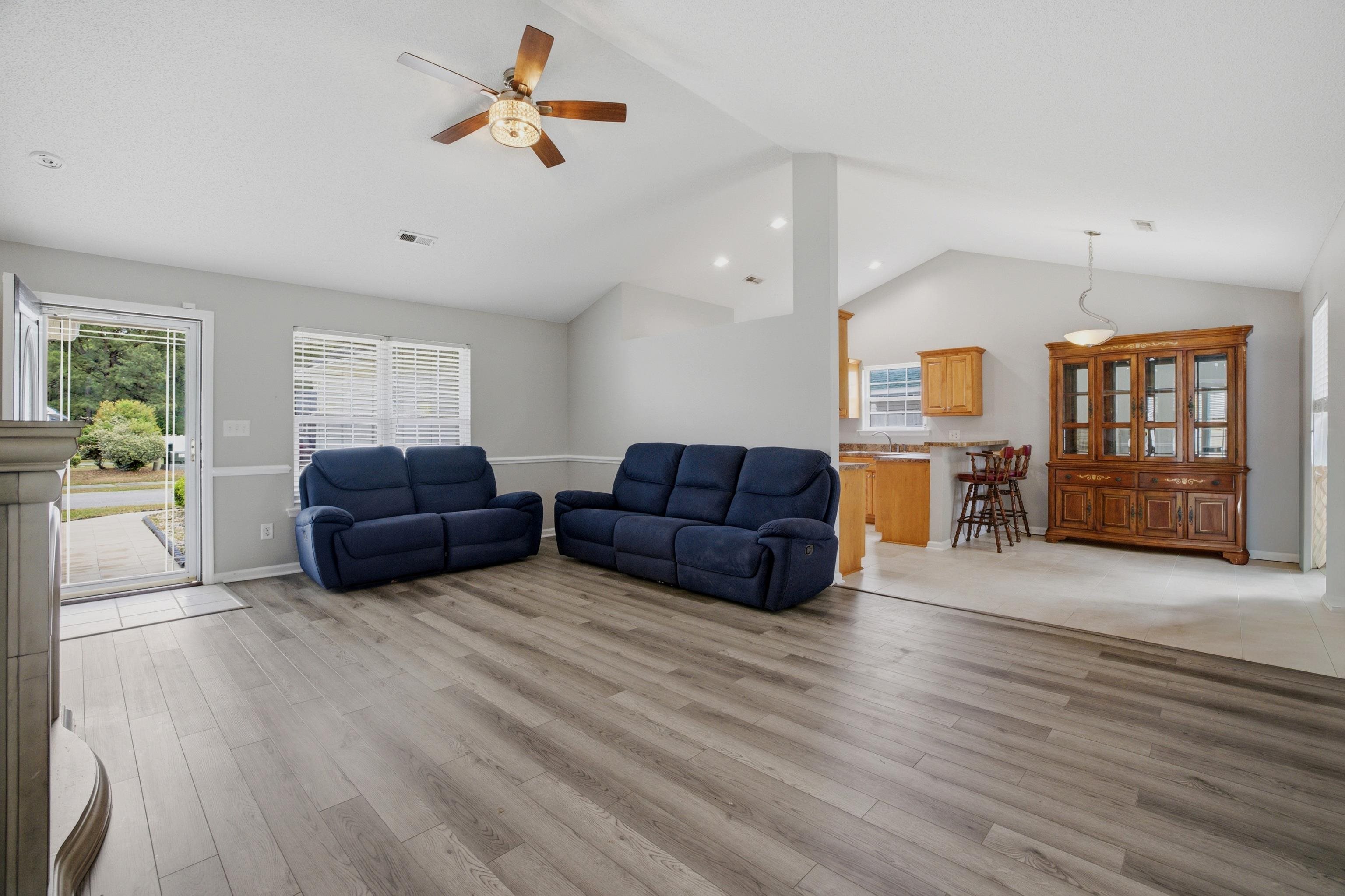 2707 Woodcreek Ln. Property Photo 5