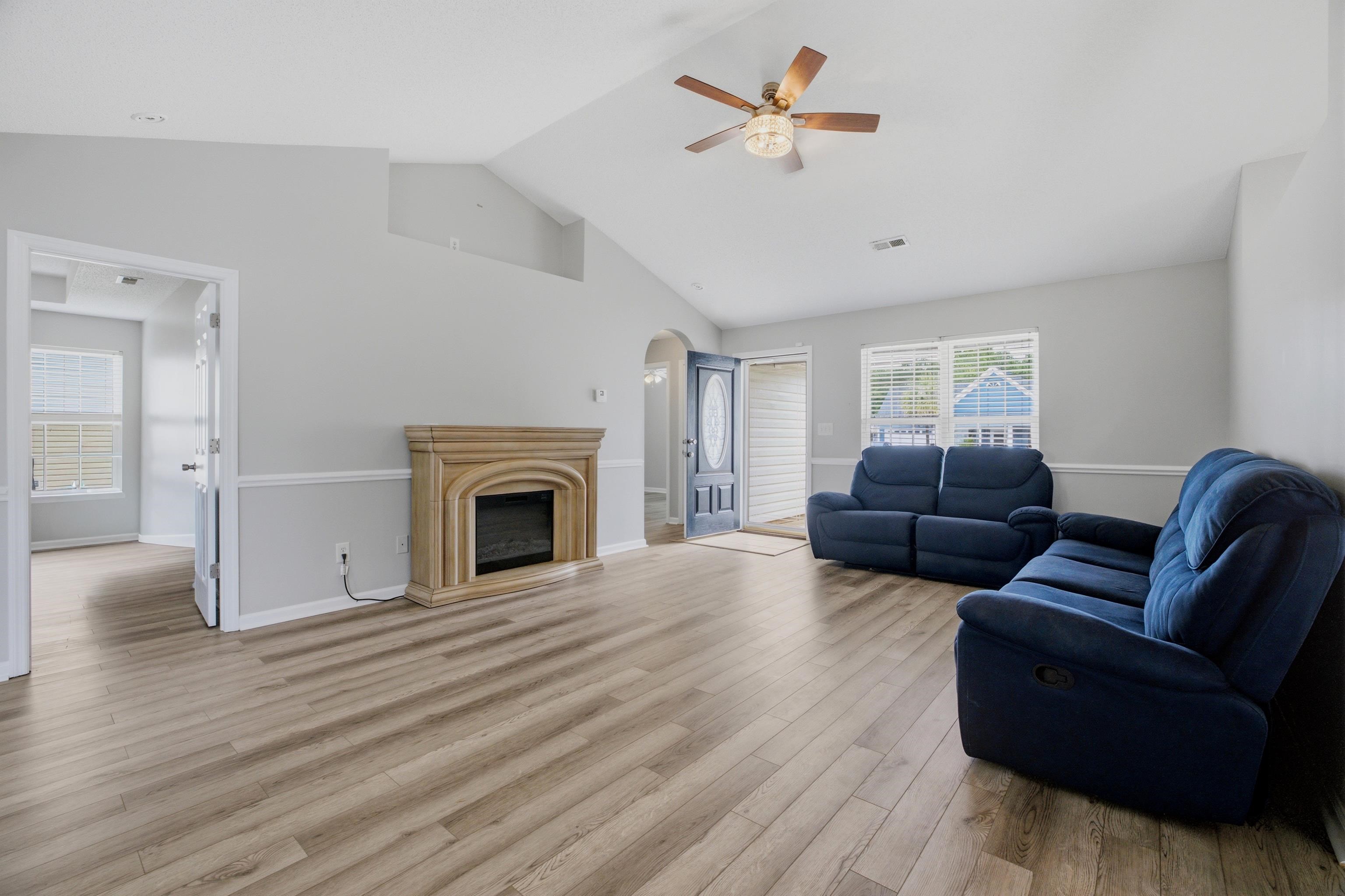 2707 Woodcreek Ln. Property Photo 6
