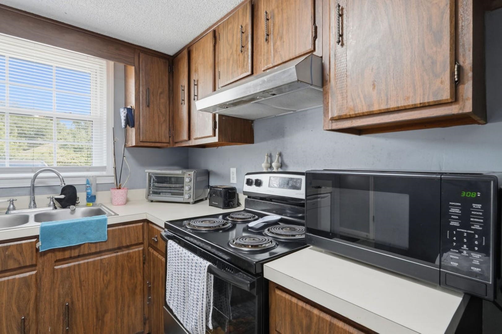 1025 Carolina Rd. Property Photo 6