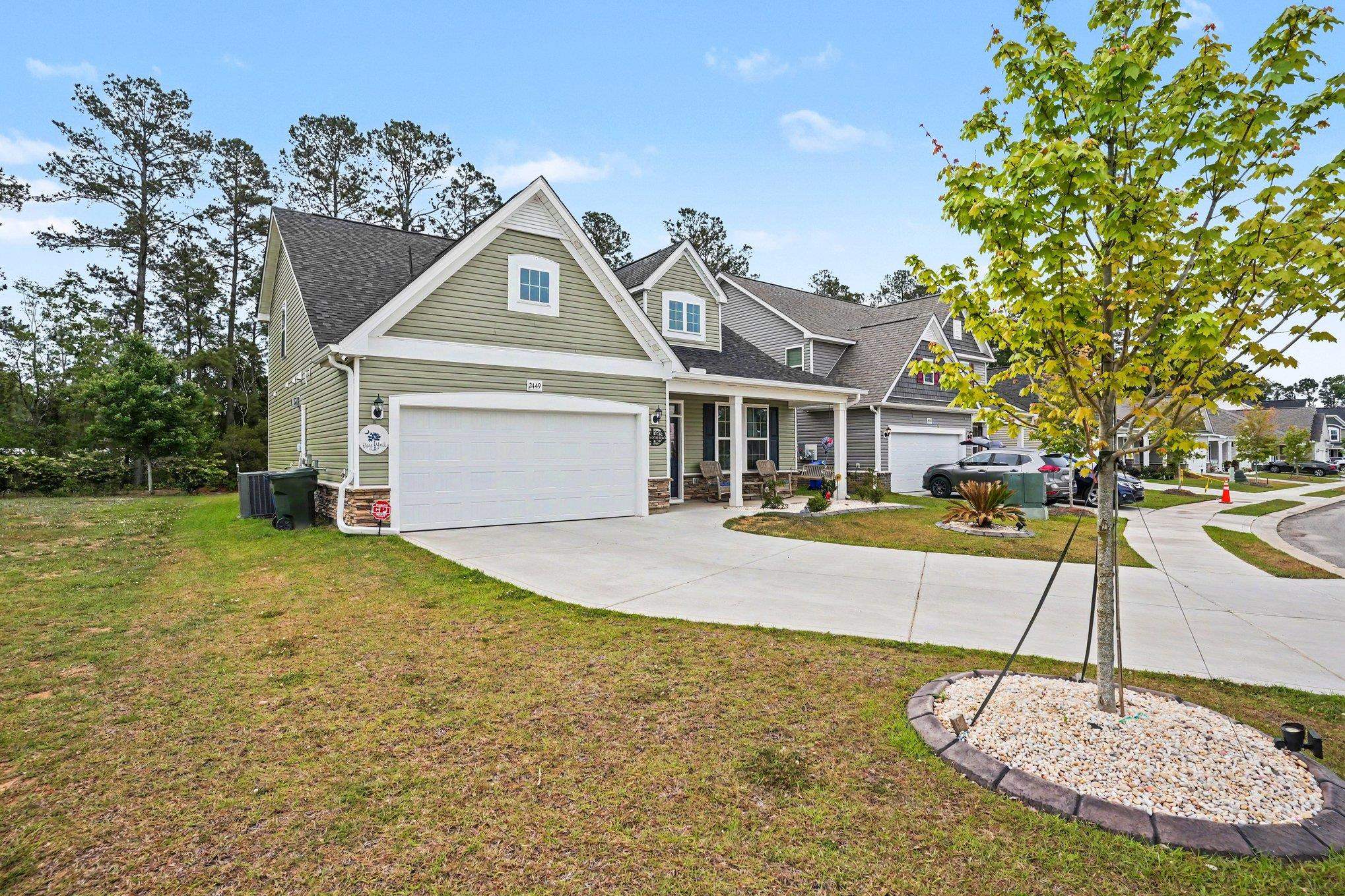 2449 Campton Loop Property Photo 3