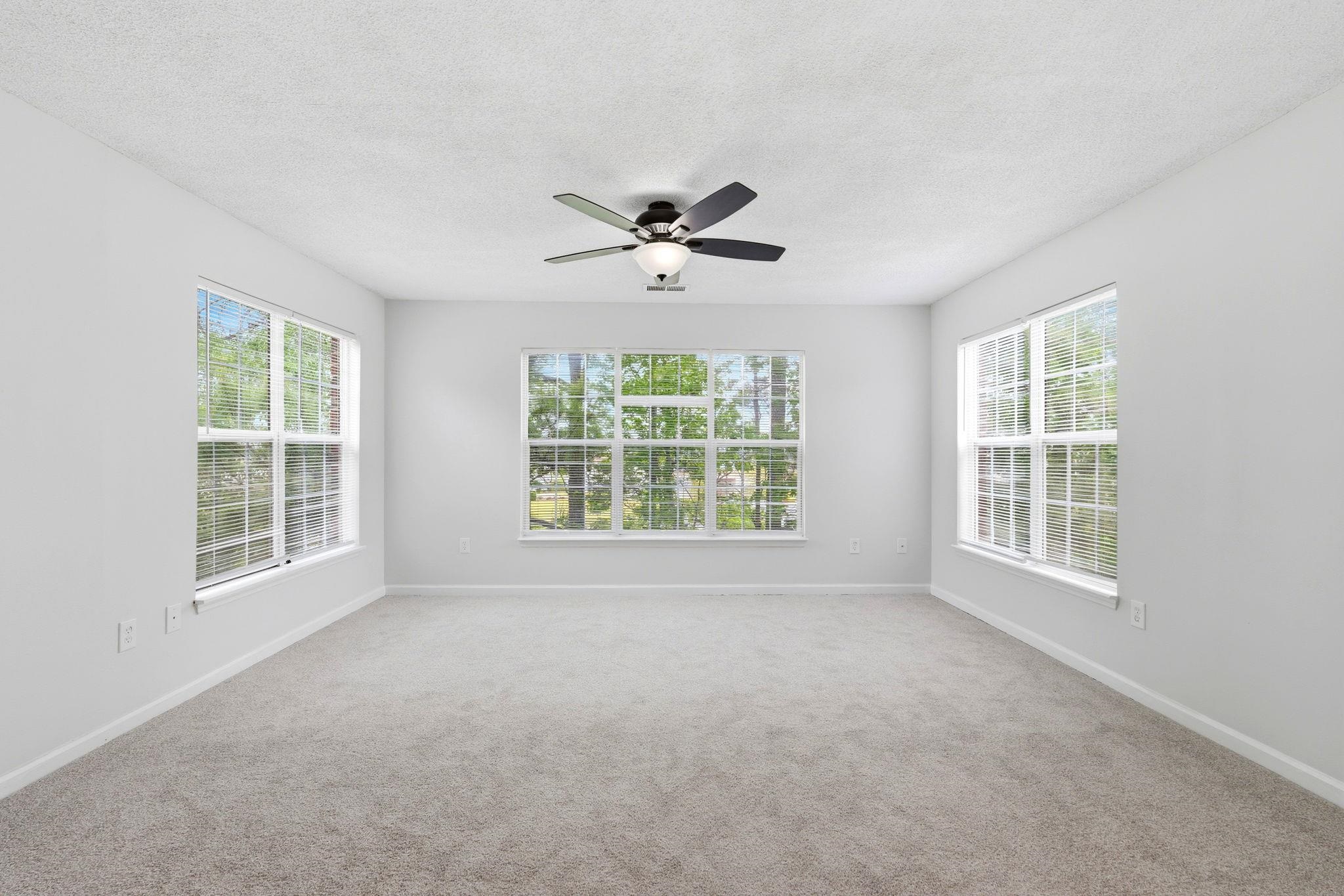 4243 Villas Dr. Property Photo 11