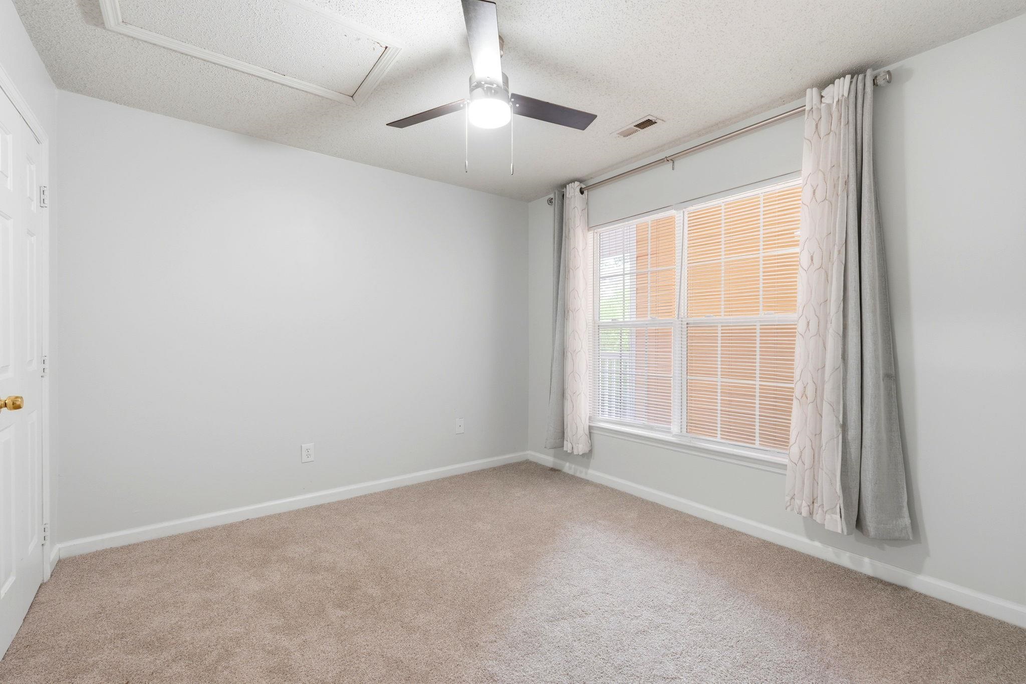 4243 Villas Dr. Property Photo 16