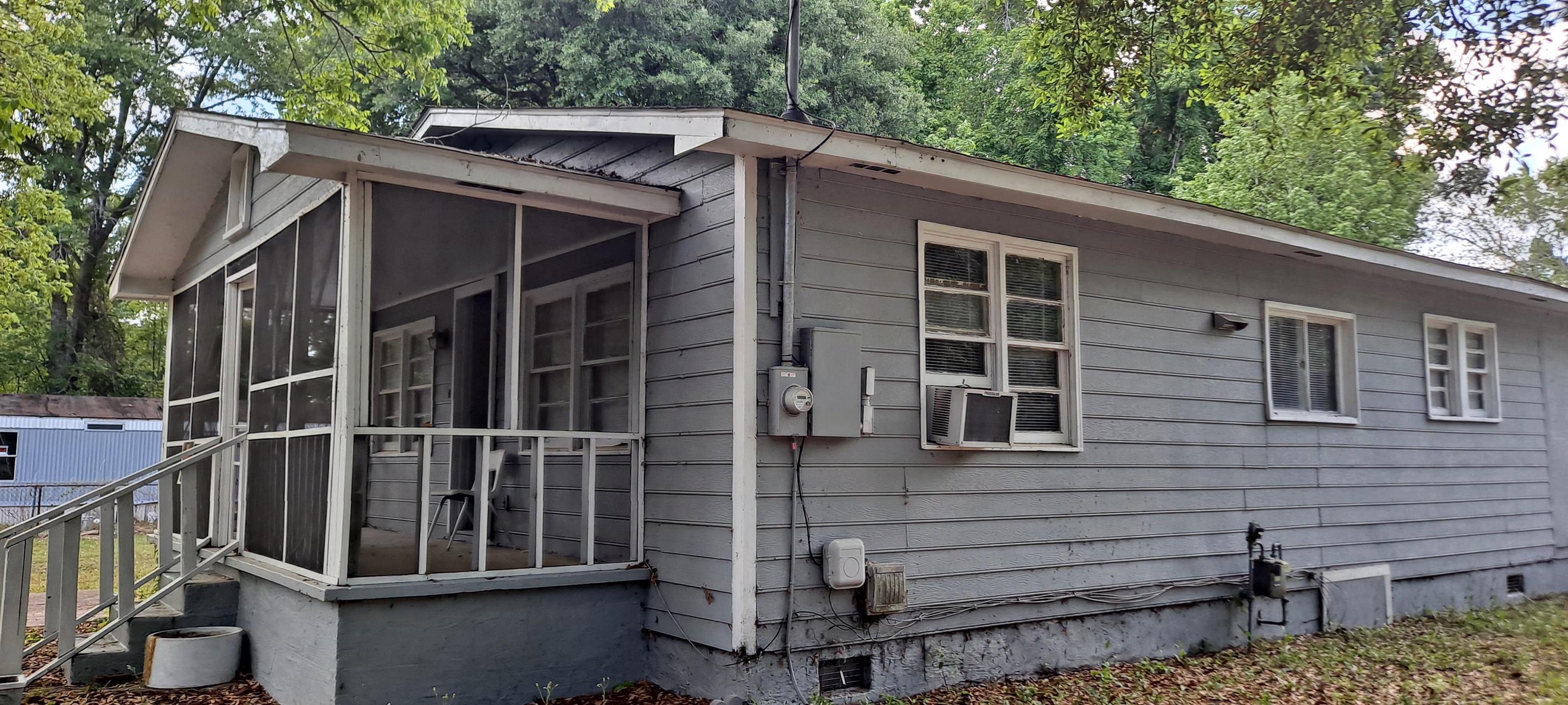 2402 Winyah St. Property Photo 2