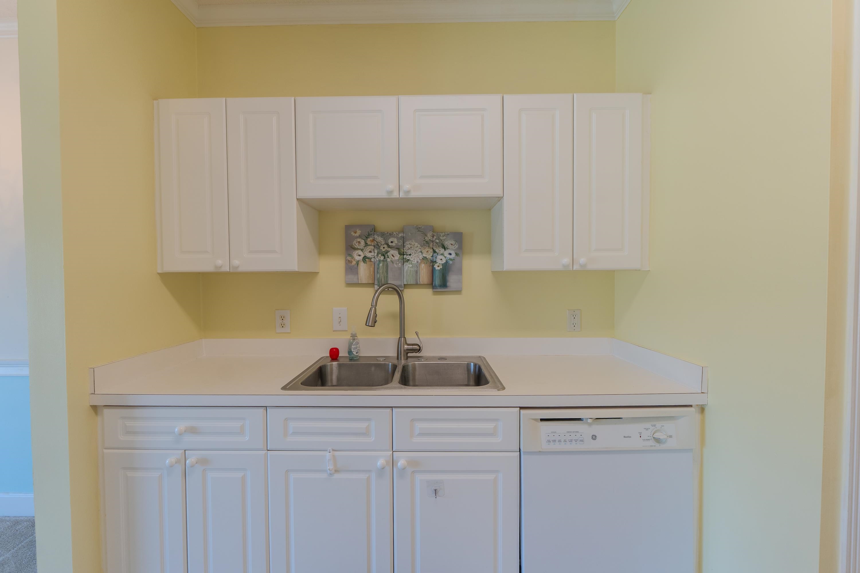 4879 Dahlia Ct. Property Photo 9
