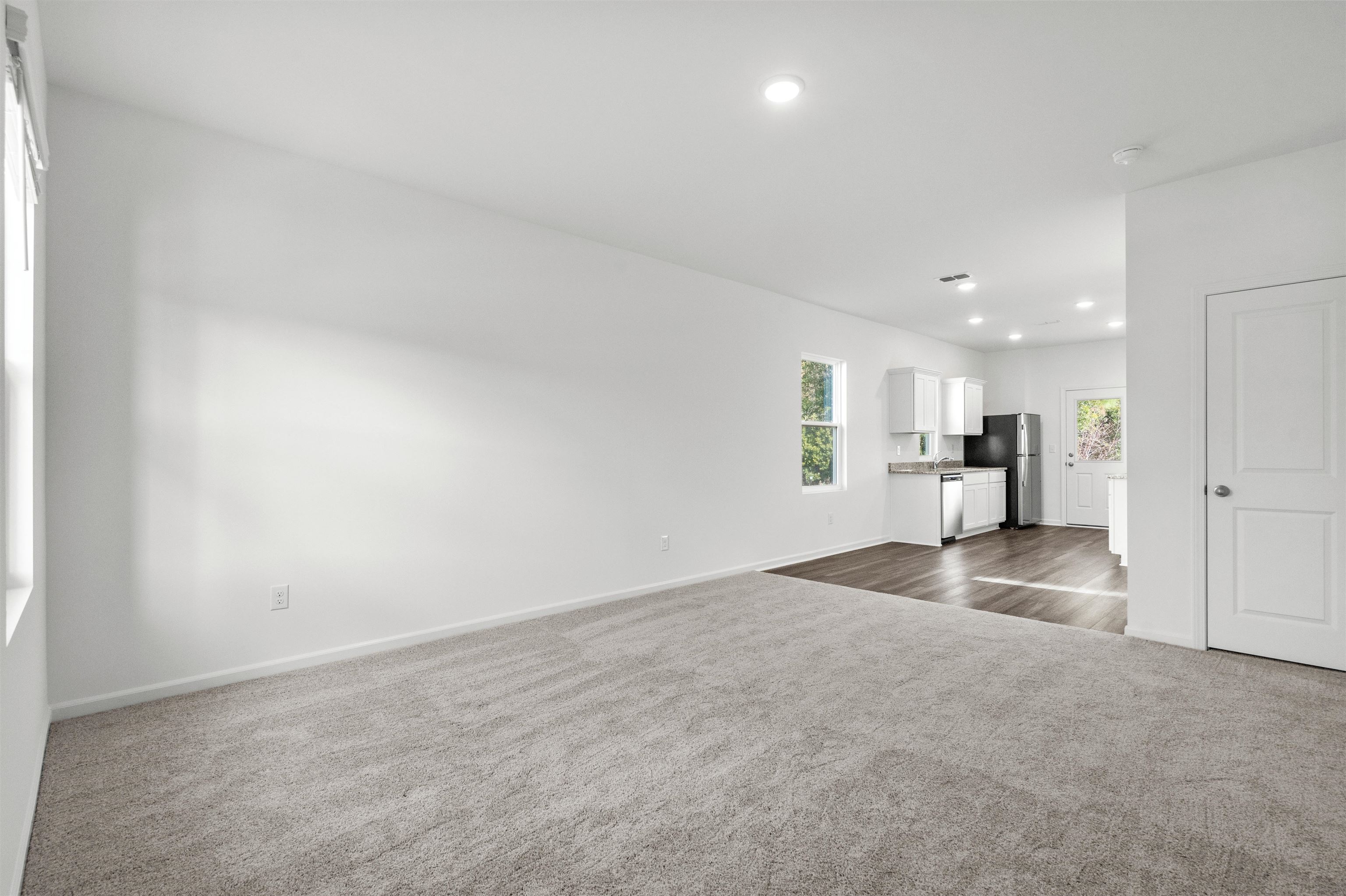 554 Silver Pidgeon St Property Photo 13