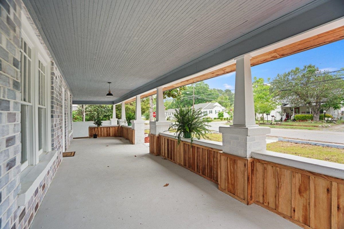 321 N Park St. Property Photo 3