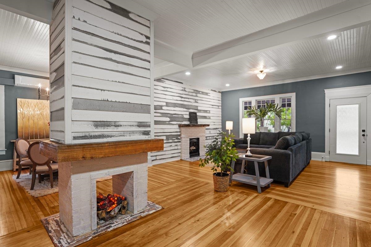 321 N Park St. Property Photo 5