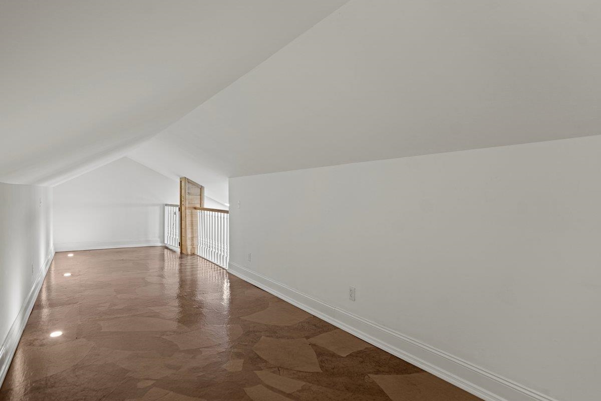 321 N Park St. Property Photo 23