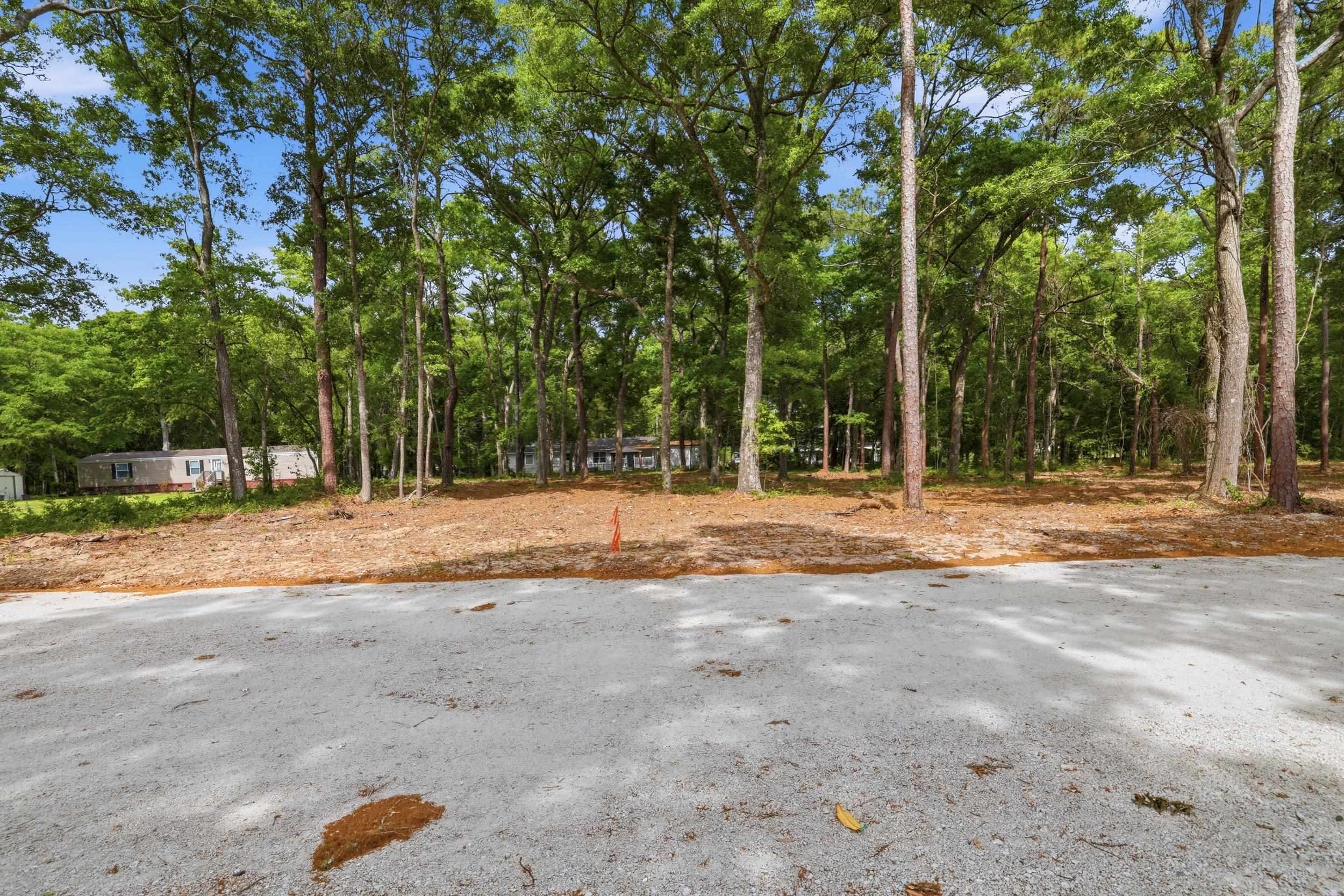 1424 Jacks Circle Rd. Property Photo 3