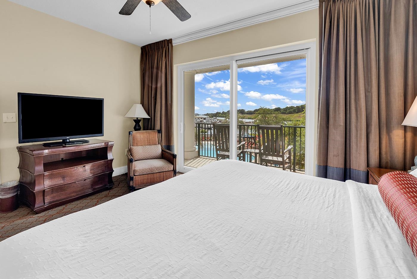 8121 Amalfi Pl. Property Photo 12
