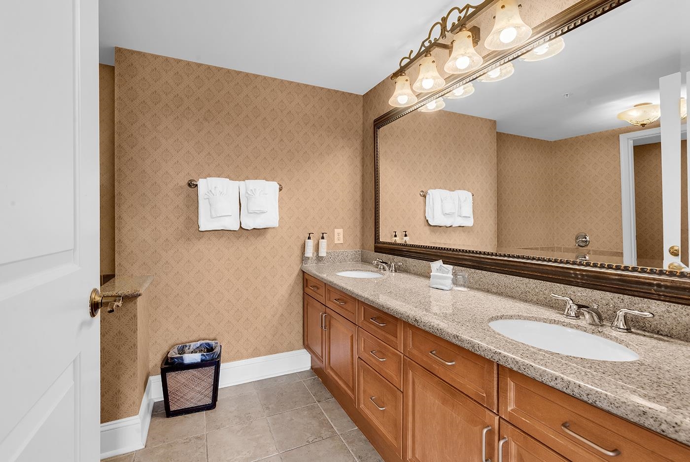8121 Amalfi Pl. Property Photo 13