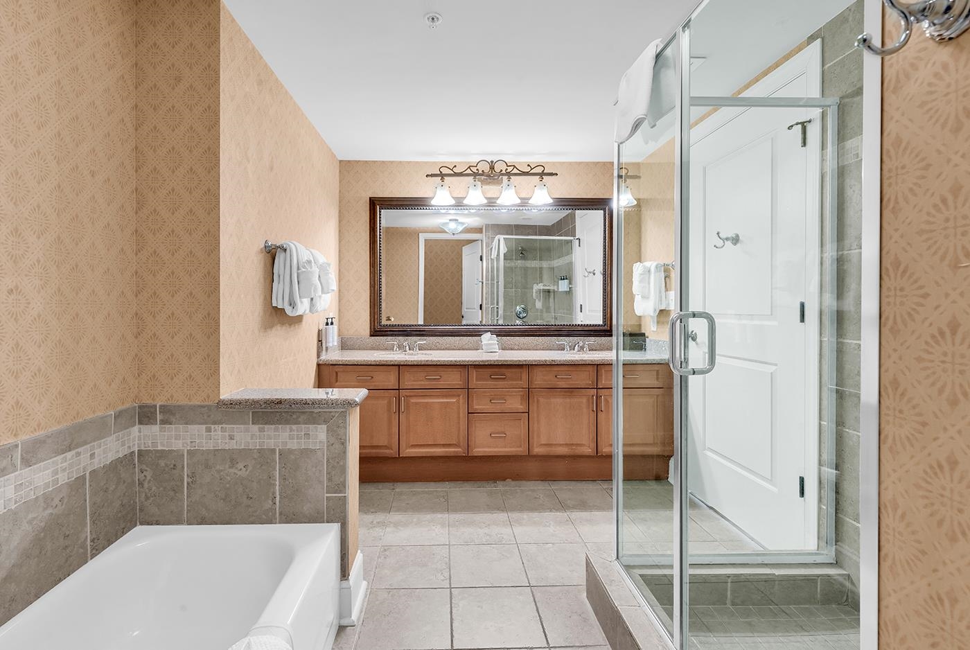 8121 Amalfi Pl. Property Photo 15