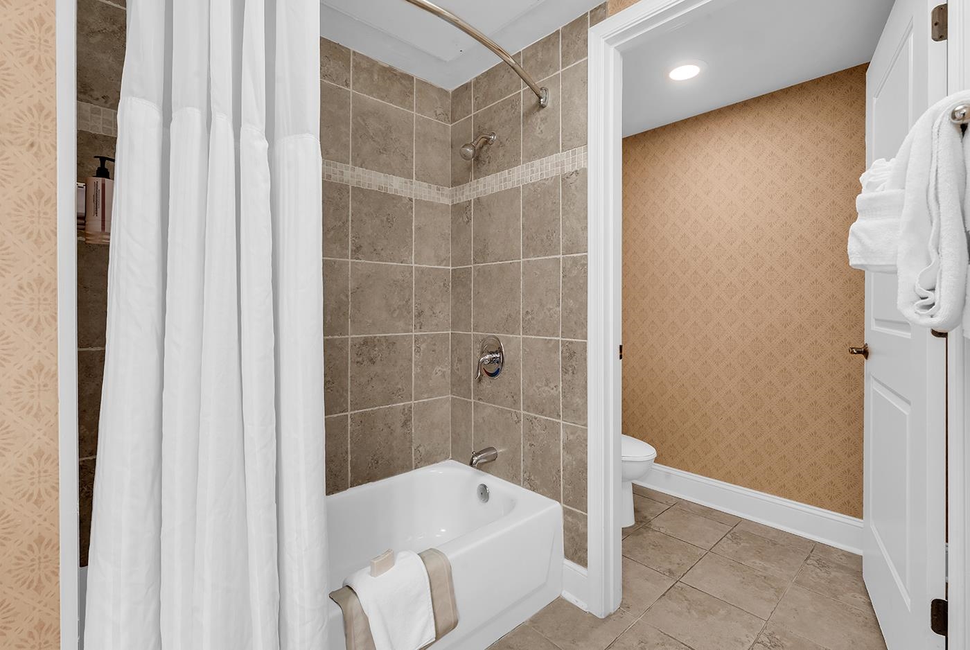 8121 Amalfi Pl. Property Photo 17
