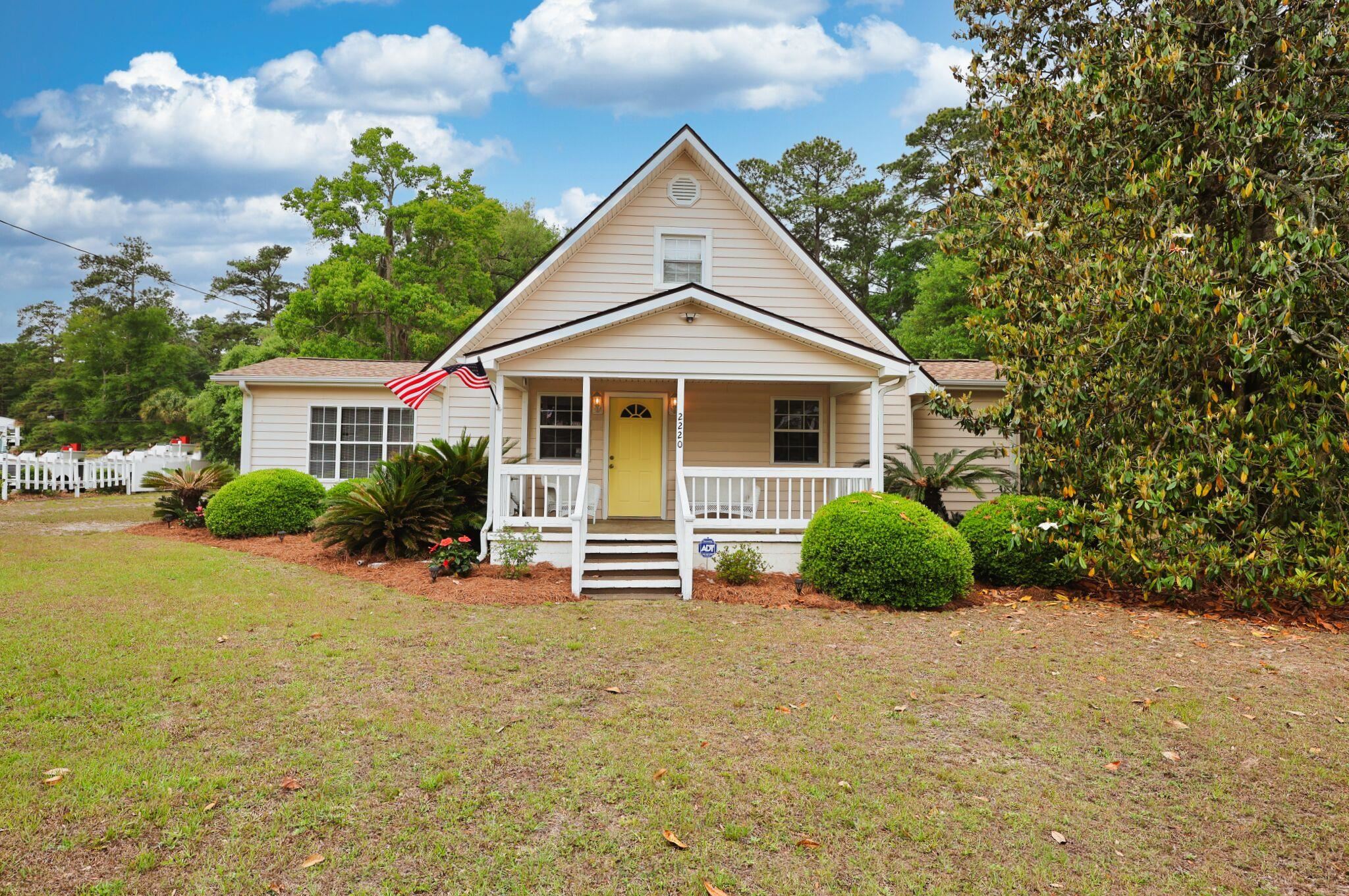 2220 S Island Rd. Property Photo 2