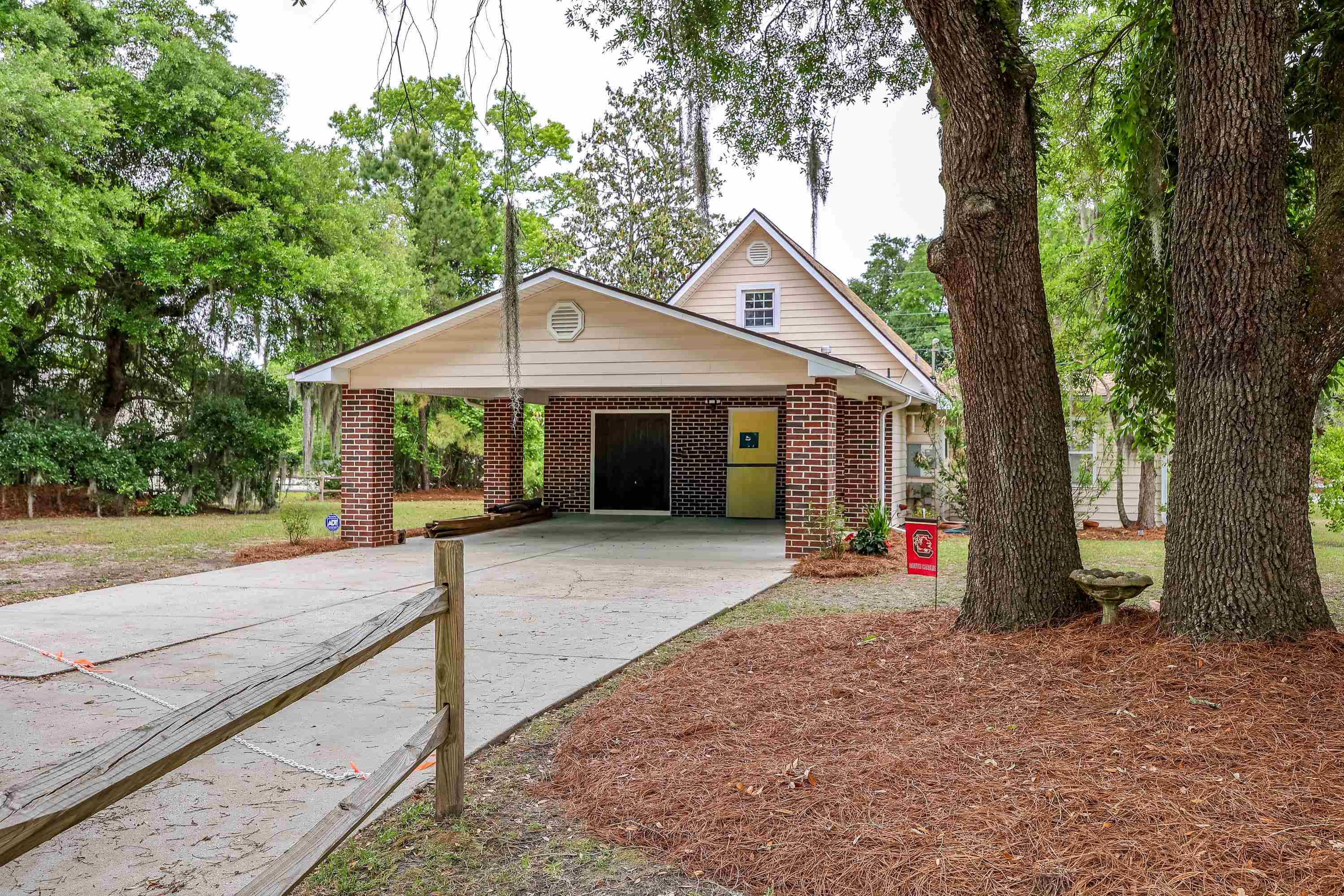 2220 S Island Rd. Property Photo 3