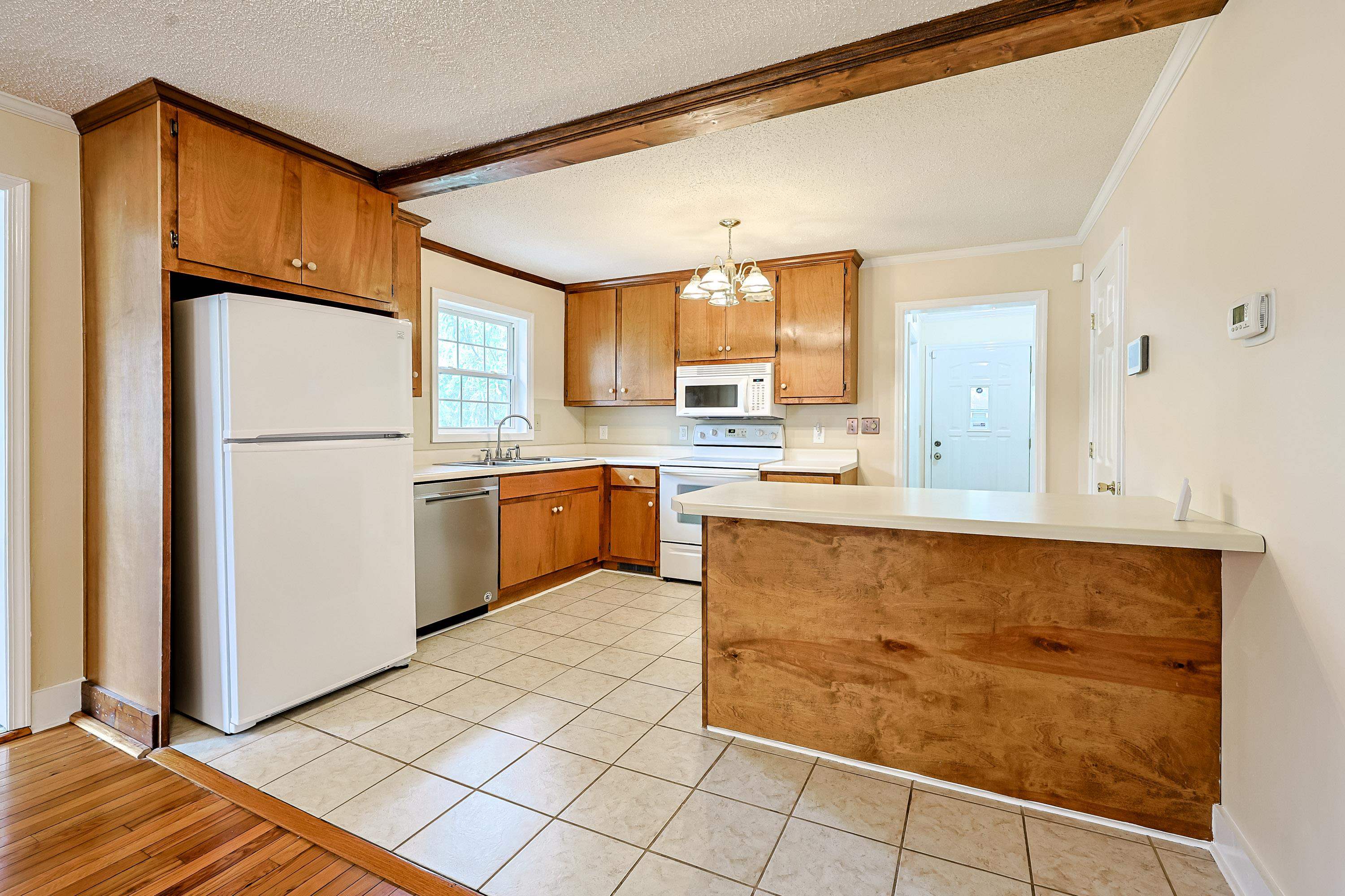 2220 S Island Rd. Property Photo 7